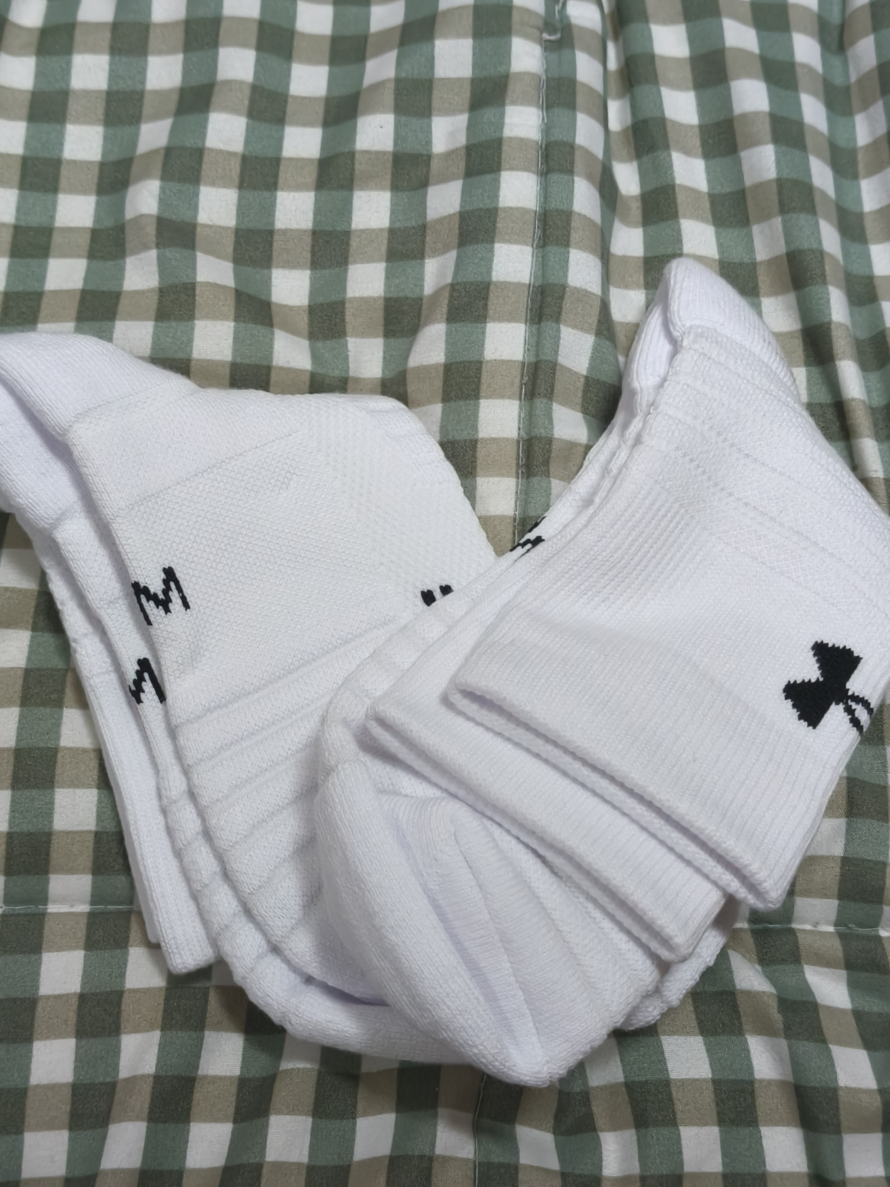 安德玛（Under Armour）运动袜(3双装)中筒跑步足篮球羽毛球吸汗运动袜子冬季男女 白色M 实拍图