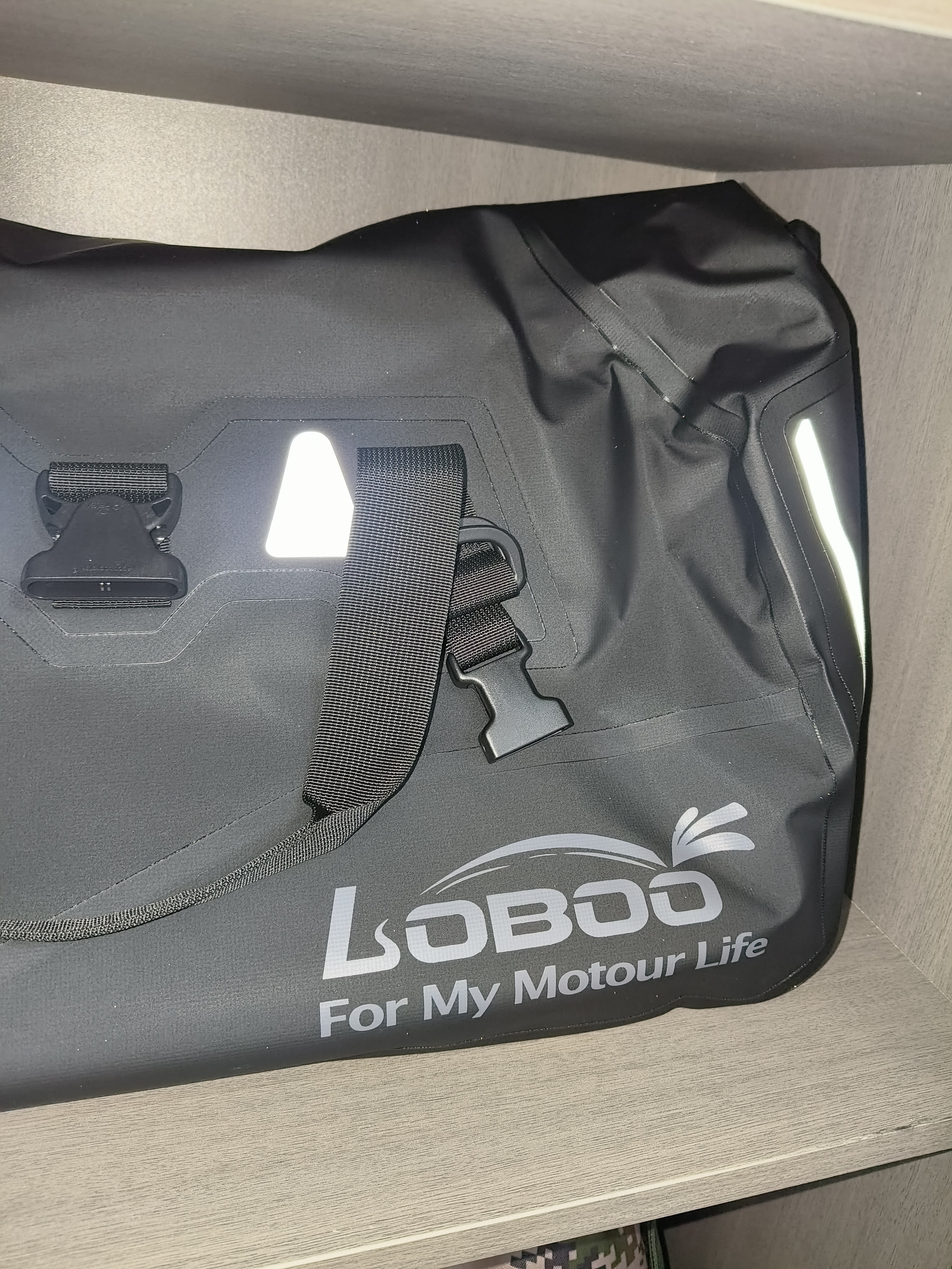 LOBOO萝卜摩托车尾包快拆防水包ADV踏板大容量摩旅户外装备后座收纳包 40L黑色升级款(干湿分离+送绑带) 实拍图
