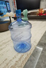 纯净水桶家用矿泉水瓶装水桶饮水机桶纯净水桶食品级加厚手提 18.9升PC水桶（压口一次性盖子） 实拍图