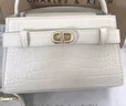 CHARLES&KEITH鳄鱼纹凯莉包手提斜挎婚包包女包生日情人节礼物CK2-50270880-1 Ivory象牙色 S 实拍图