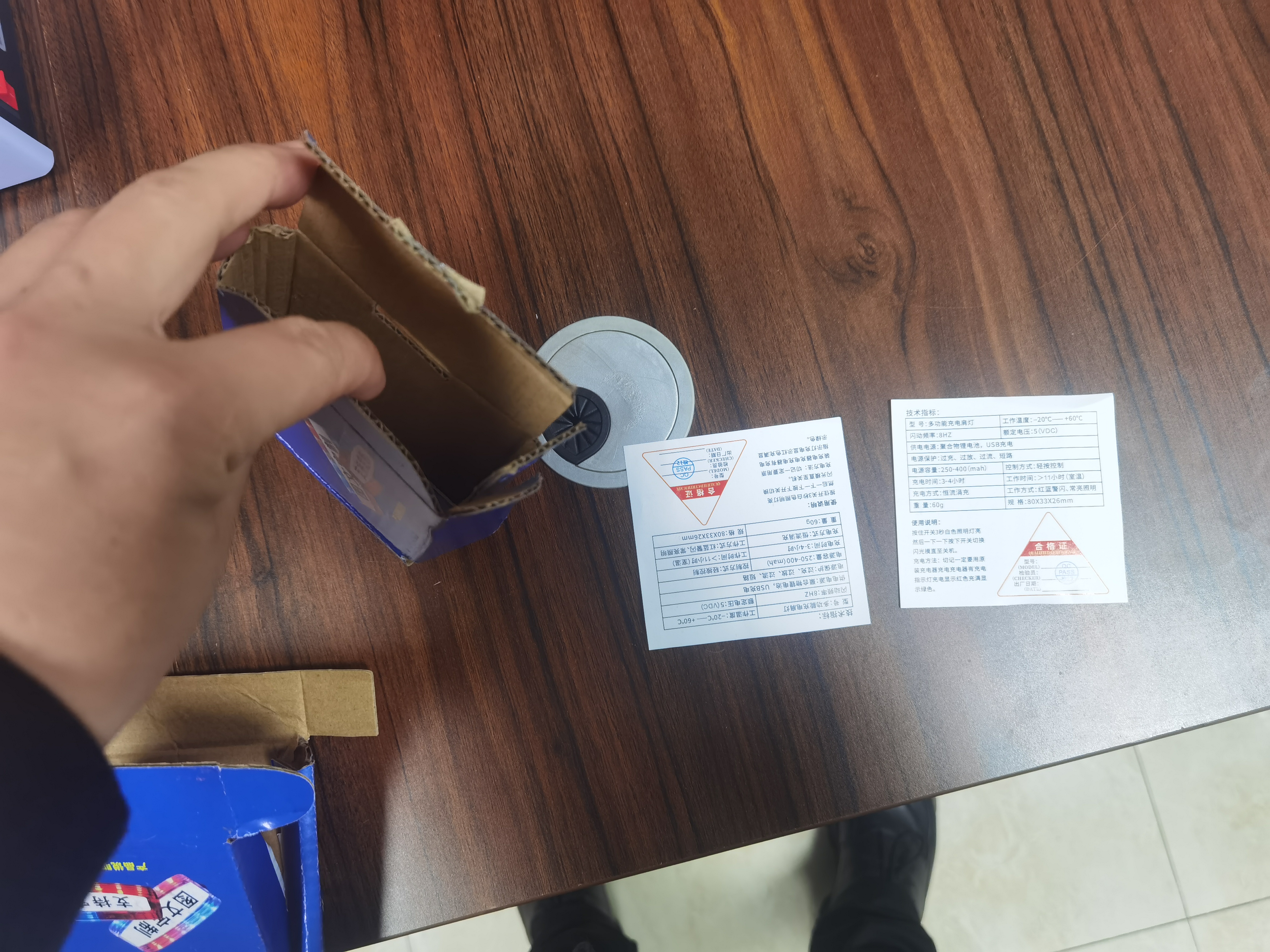 柜门合页修复固定板衣柜铰链修复神器折叠安装板垫板不锈钢修复片 【送螺丝】加厚 不锈钢修复板2片 实拍图
