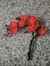梅花仿真花腊梅假花中式家居装饰绢花禅意插花客厅摆件塑料花树枝 单支红色梅花 实拍图