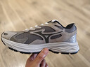 美津浓（MIZUNO）男女运动休闲鞋缓震透气网面拼接跑步RACER S 07/褐灰色40 实拍图