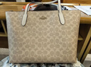 蔻驰（COACH）【品牌直供】女士大号手提托特包沙黄拼粉笔白色CBT20情人节礼物 实拍图