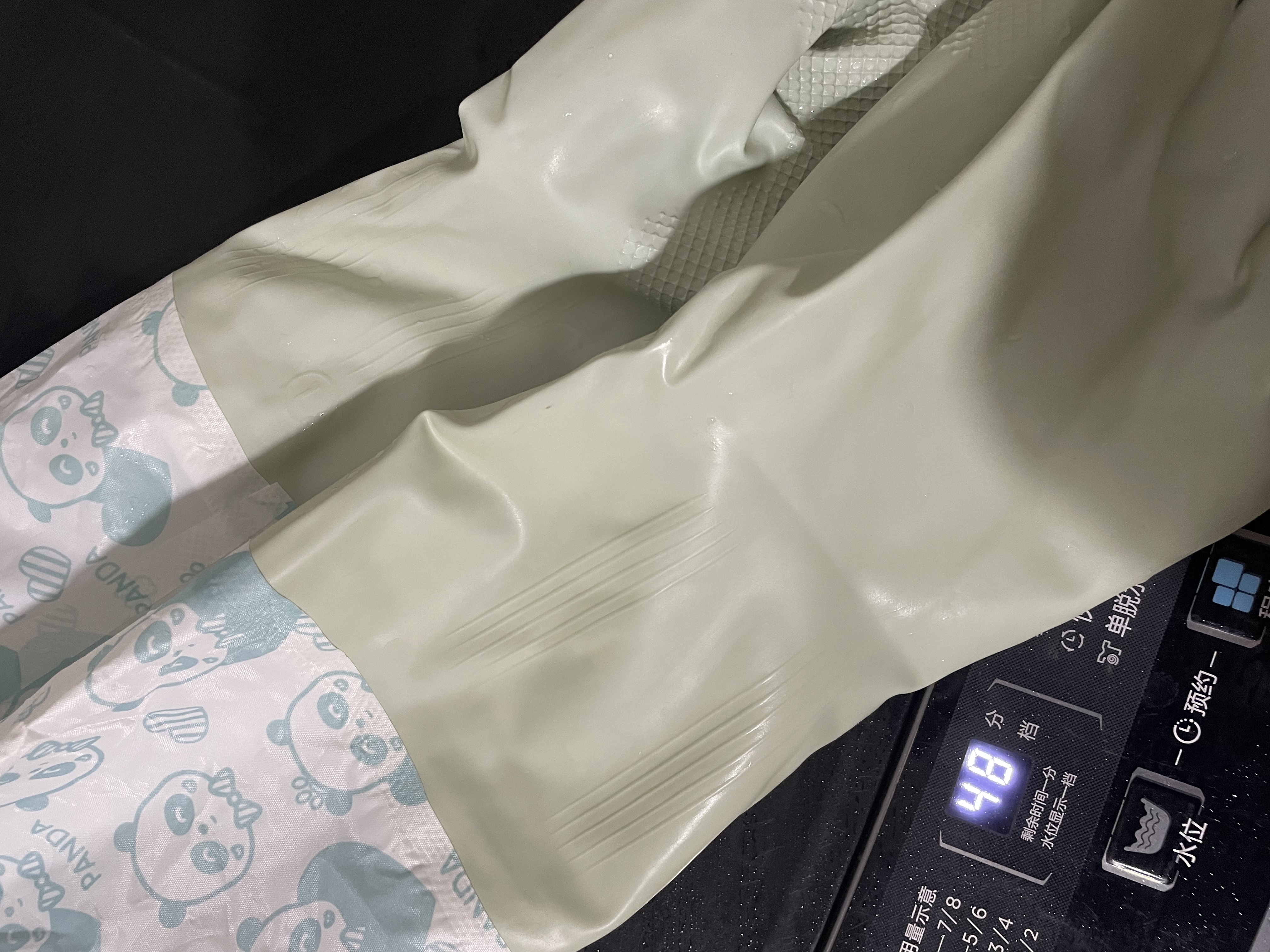 美丽雅（MARYYA）加绒手套 家用防护厚绒双层保暖洗碗洗衣服家务防水护手套男女 加长保暖型手套 颜色随机 1双 均码 实拍图