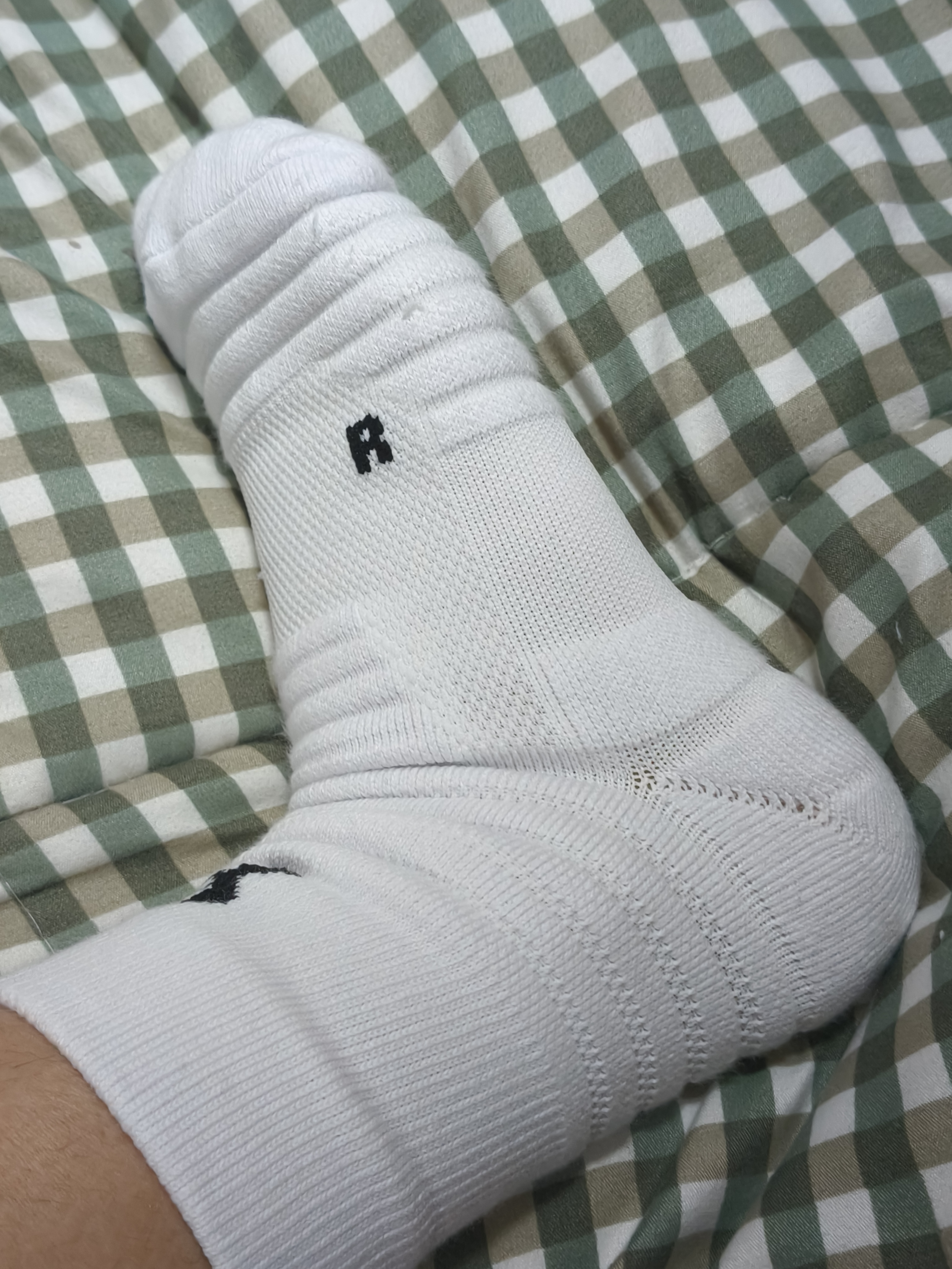 安德玛（Under Armour）运动袜(3双装)中筒跑步足篮球羽毛球吸汗运动袜子冬季男女 白色M 实拍图