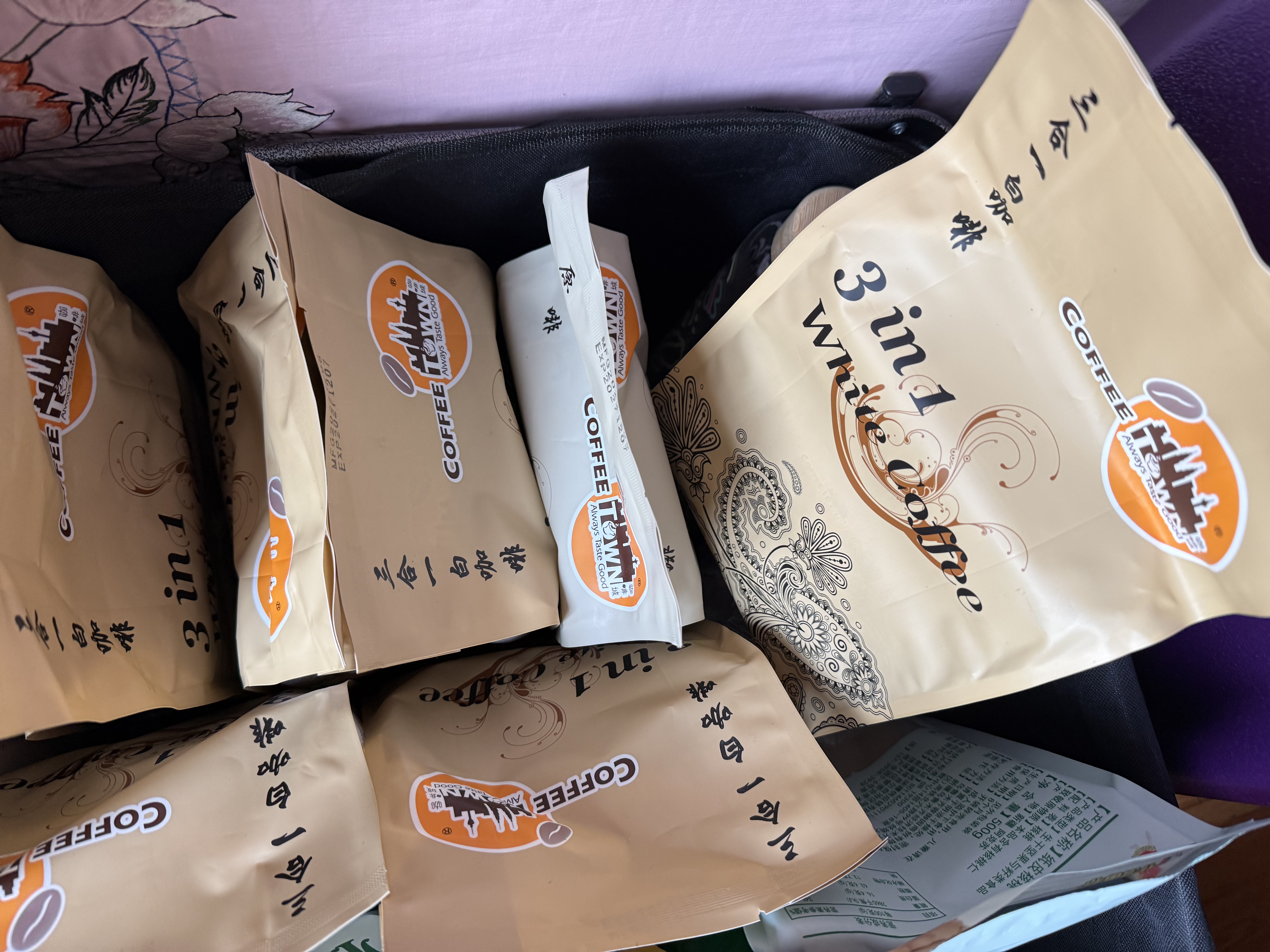咖啡城 马来西亚原装进口速溶咖啡 白咖啡  脱脂奶粉调配 醇香浓郁 提拉米苏白咖啡525g 实拍图
