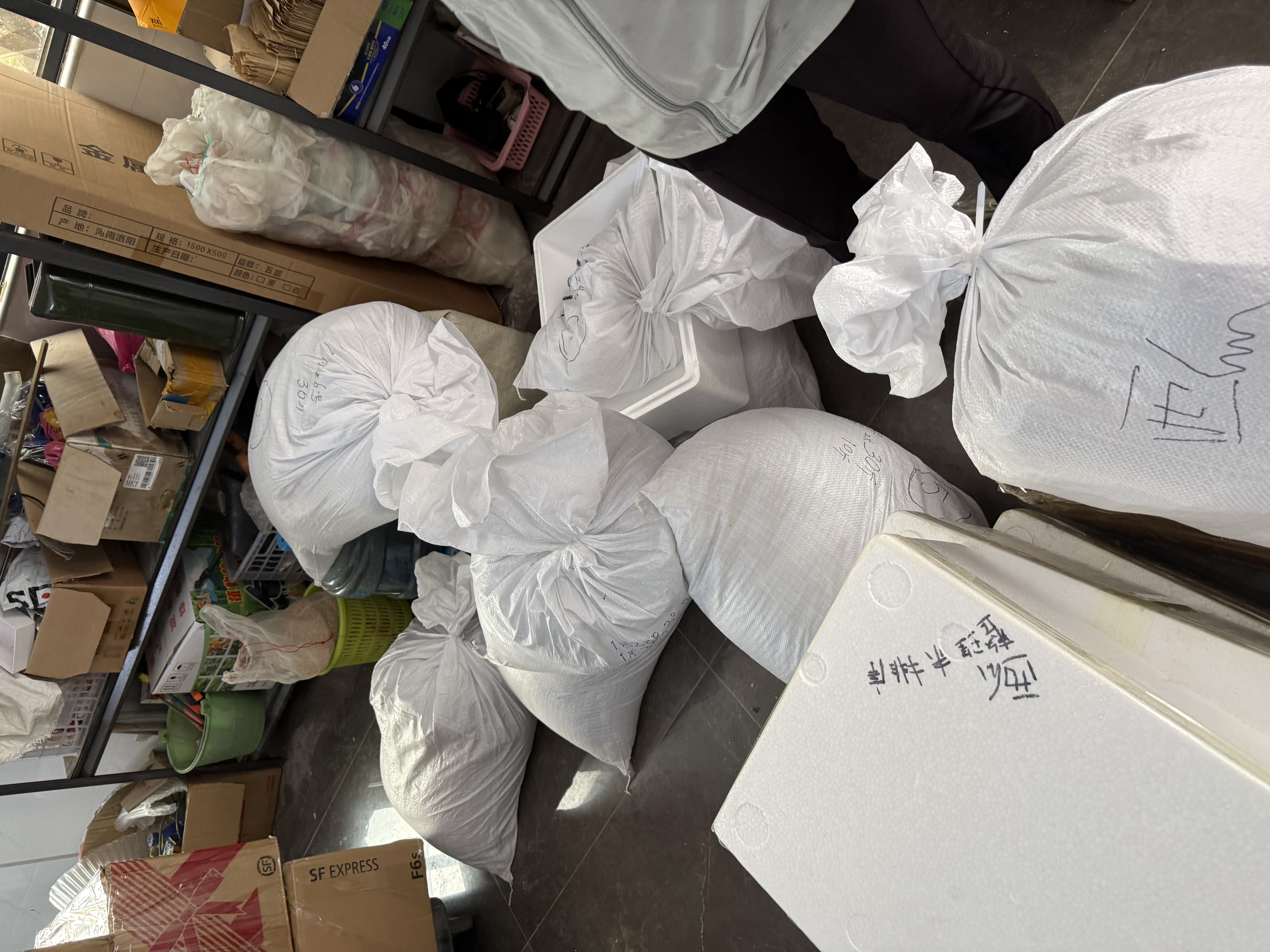 工百利 白色编织袋带内膜防水防潮蛇皮袋麻袋搬家袋大号打包袋包装袋装修建筑垃圾清运袋 60*100cm（10个） 实拍图