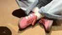 adidas「T头鞋」BARREDA休闲板鞋德训鞋男女阿迪达斯官方轻运动   粉色/汉玉白/树脂黄   42 实拍图