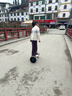 领奥智能儿童电动平衡车3-6-12岁体感8到10岁到15岁以上两轮自动平行车双轮成年人新款扭扭车 10吋炫光白【蓝牙+减震越野轮】 实拍图