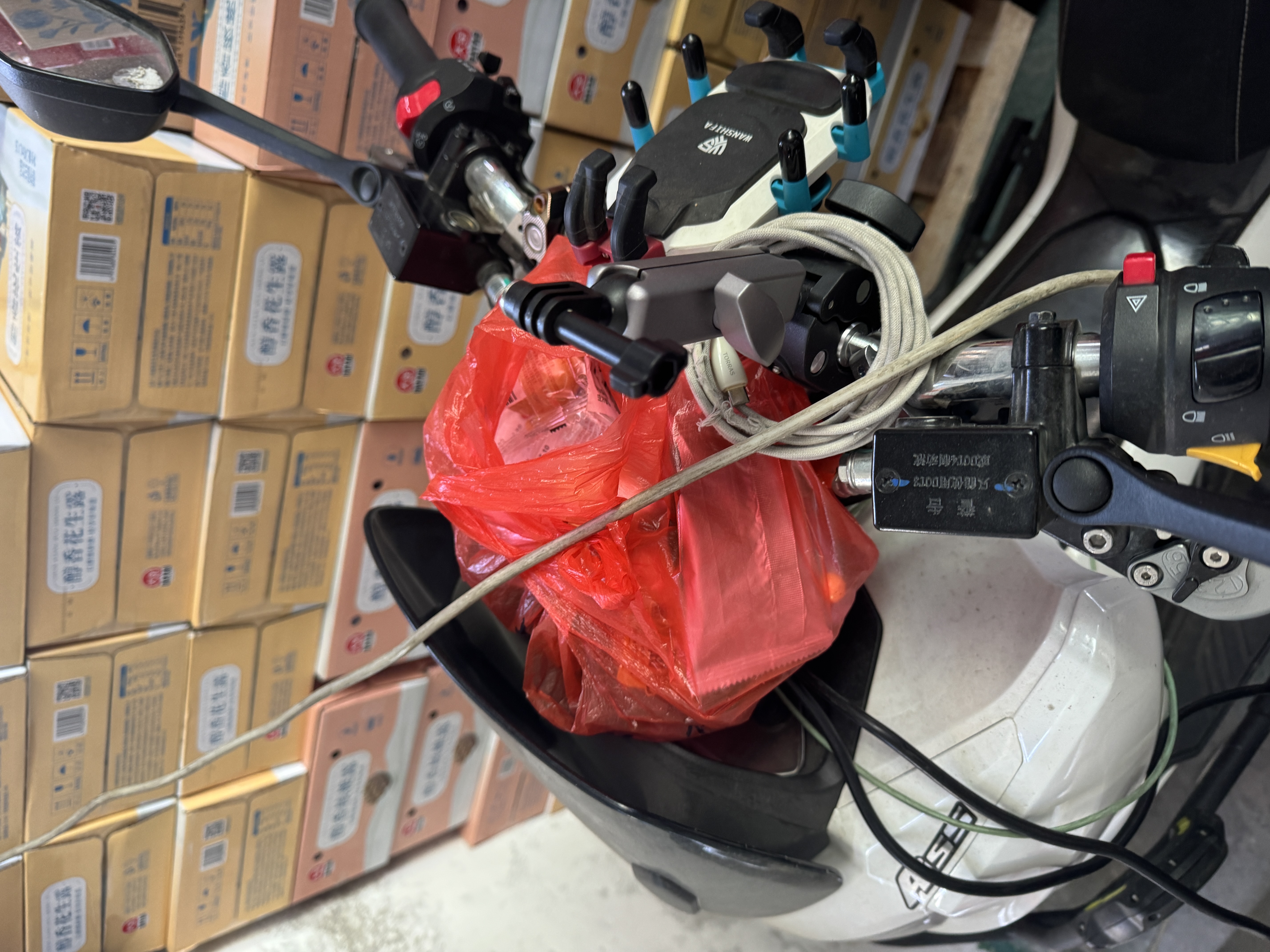 漾菲斯适配大疆action6/5pro/4/3摩托车支架车把夹摩托车骑行支架自行车大力夹运动相机车载万向车管夹 实拍图