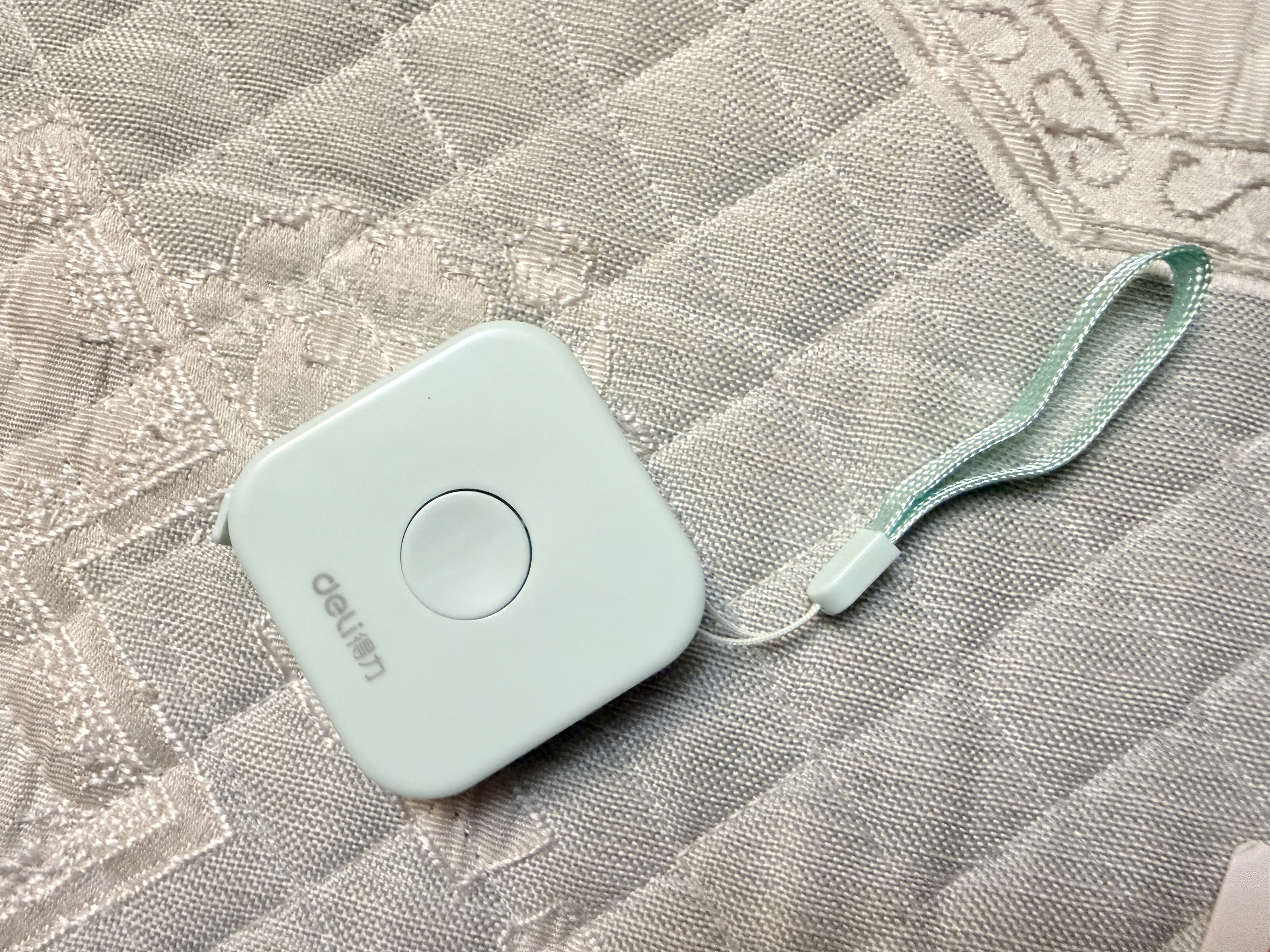得力(deli)迷你皮卷尺 2米卷尺测量三围身高 随身尺迷你皮尺 自动卡位 绿 79652 实拍图