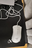雷蛇（Razer）炼狱蝰蛇标准版有线鼠标 人体工学  电竞游戏 右手通用型 吃鸡/LOL/CS GO游戏鼠标 白色 实拍图