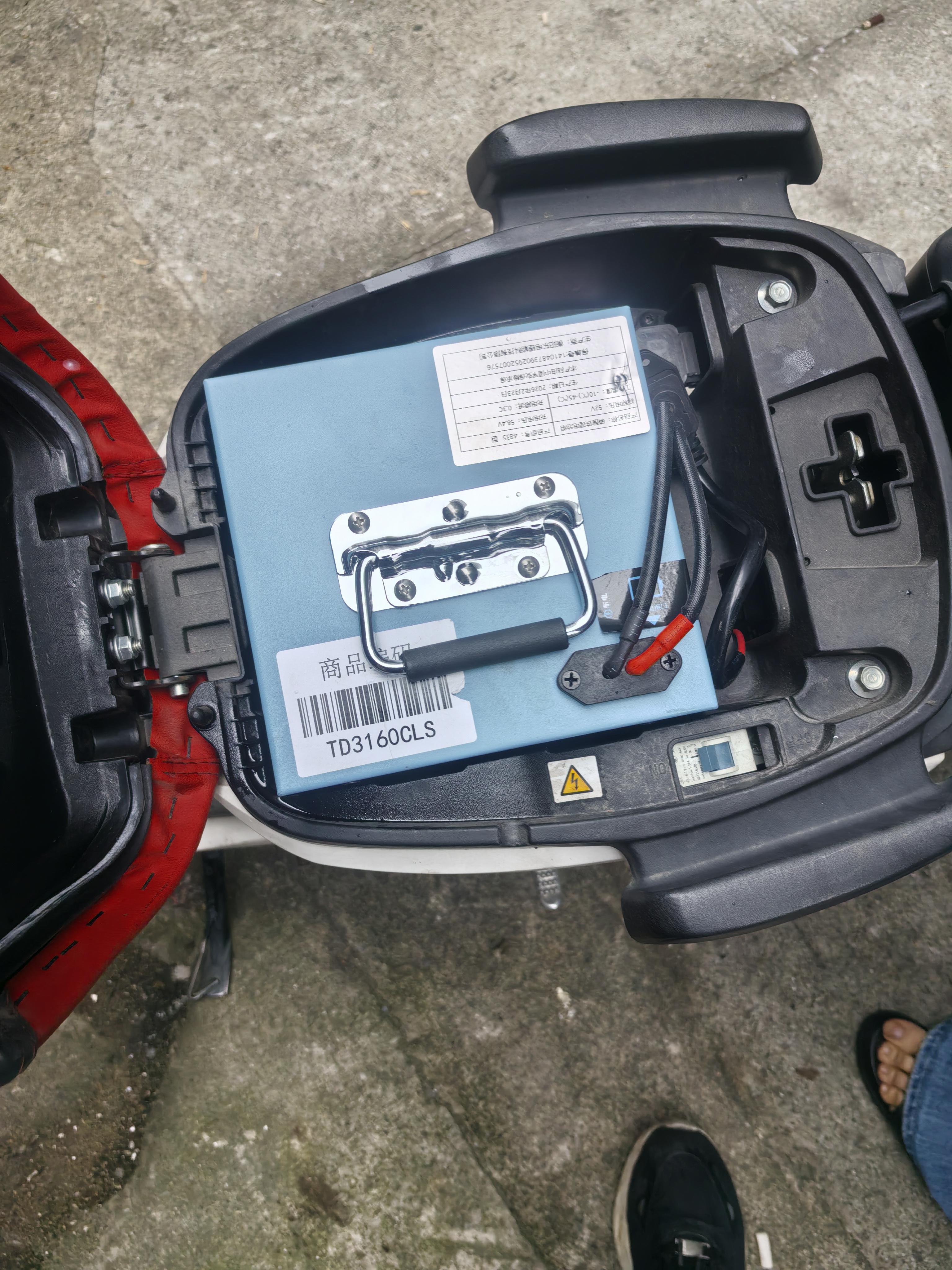 昶畅电动车锂电池磷酸铁锂蓄电池二三轮电瓶车52v60v72v外卖专用电摩 比亚迪电芯52V30A  参考50-80KM  送快充 立式 实拍图