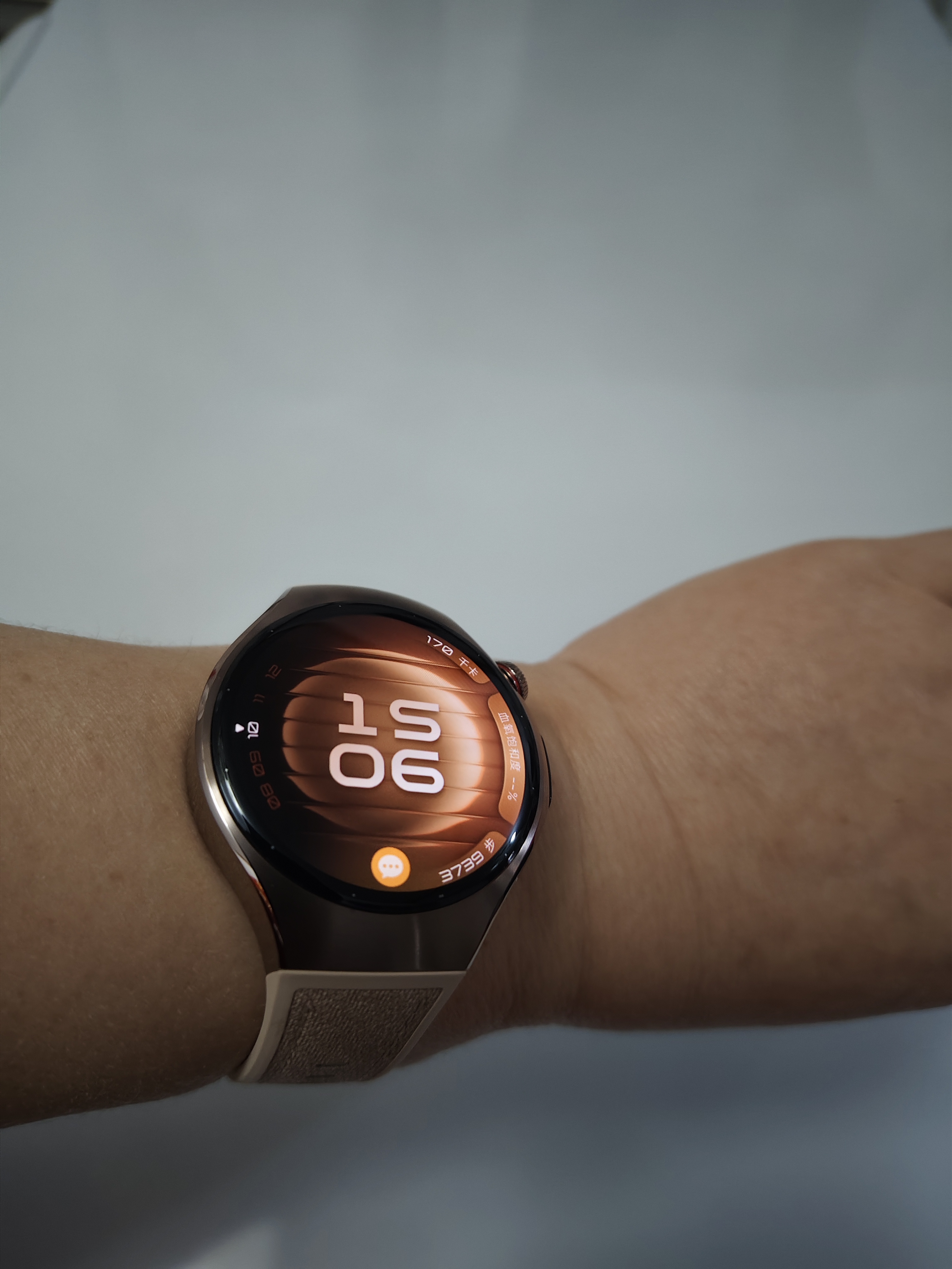 华为（HUAWEI） WATCH5 【咨询领优惠】华为新款手表 智能手表 首创X-TAP智感窗鸿蒙腕上小艺 eSIM先锋通信 星云杏 42mm 904L不锈钢表壳 素皮复合表带 实拍图