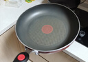 苏泊尔（SUPOR） 平底锅 不粘锅家用牛排煎锅火红点无油烟炒菜锅电磁炉燃气灶通用 2-5人适用 直径 28cm 实拍图