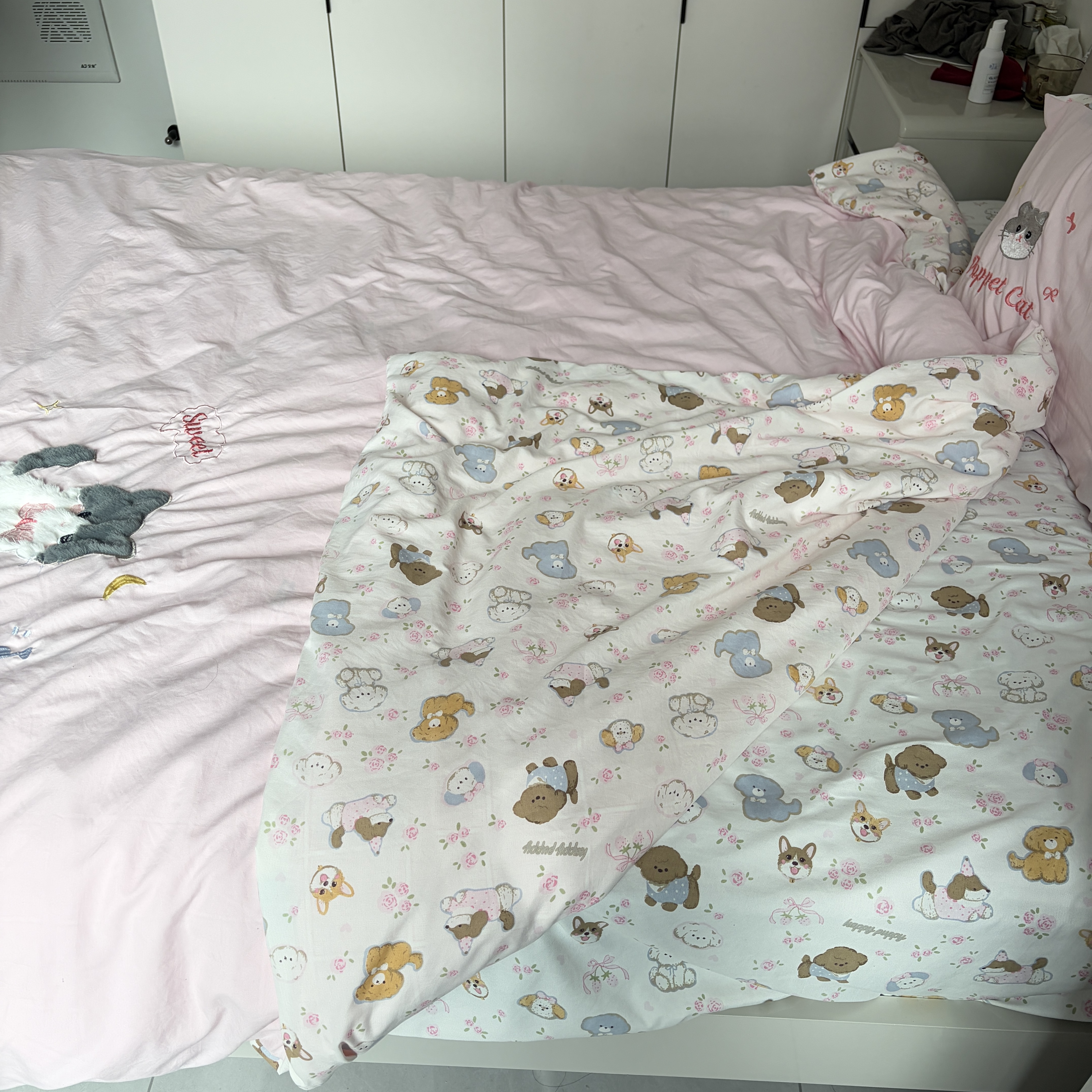 曼克顿（MANKEDUN）春夏新款水洗棉卡通风毛巾绣床上四件套柔软舒适床品套件床单被套 布偶奶猫-樱花粉+碎花狗狗 四件套1.8 床单款 （被套200*230cm） 实拍图