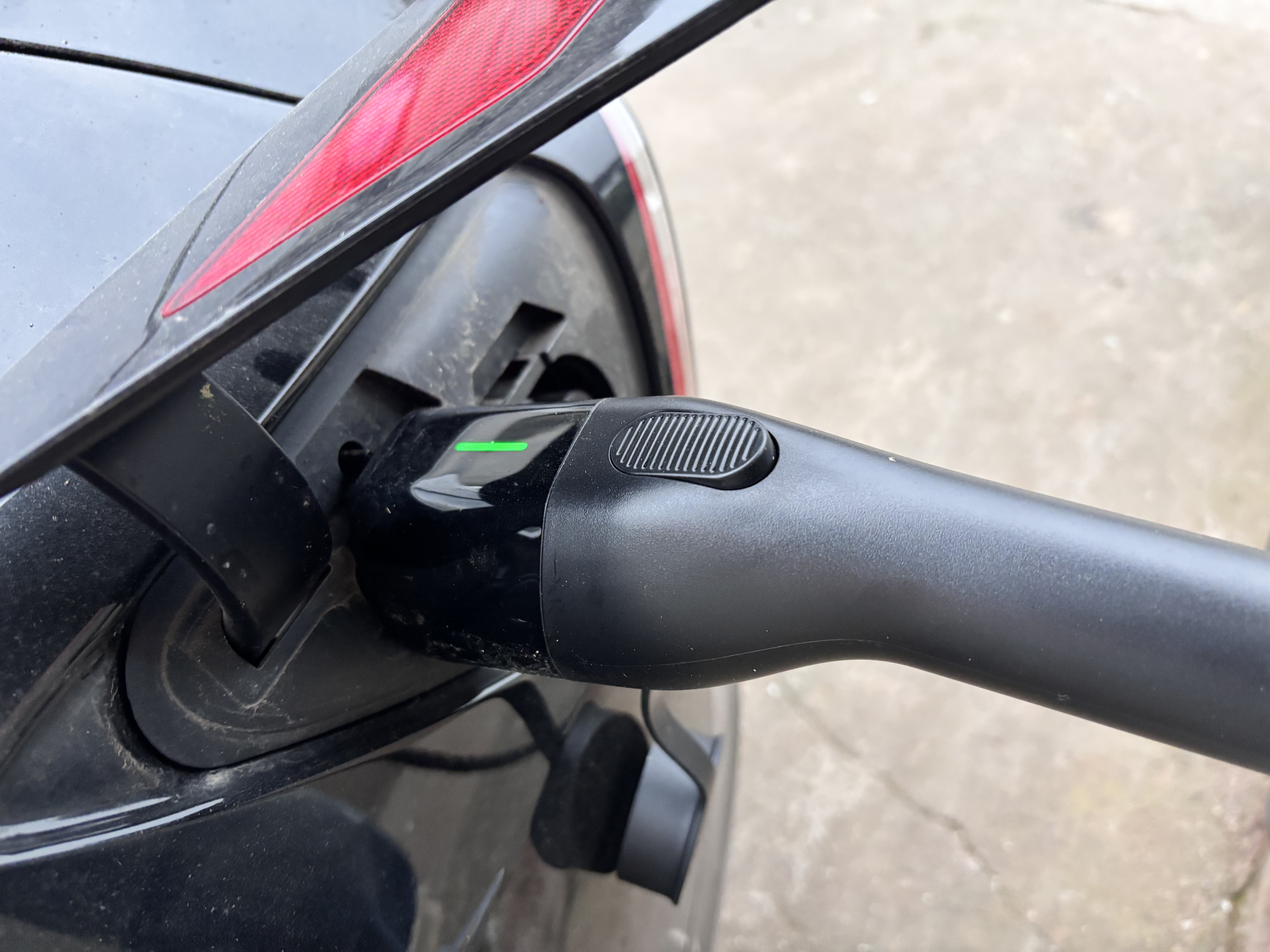 公牛随车充便携式充电枪器3.5kw家用7kw适配于理想特斯拉大众比亚迪小米极氪问界m8小鹏星愿新能源汽车 3.5kW小旋风集成枪(升级新国标3C认证)-5米 实拍图