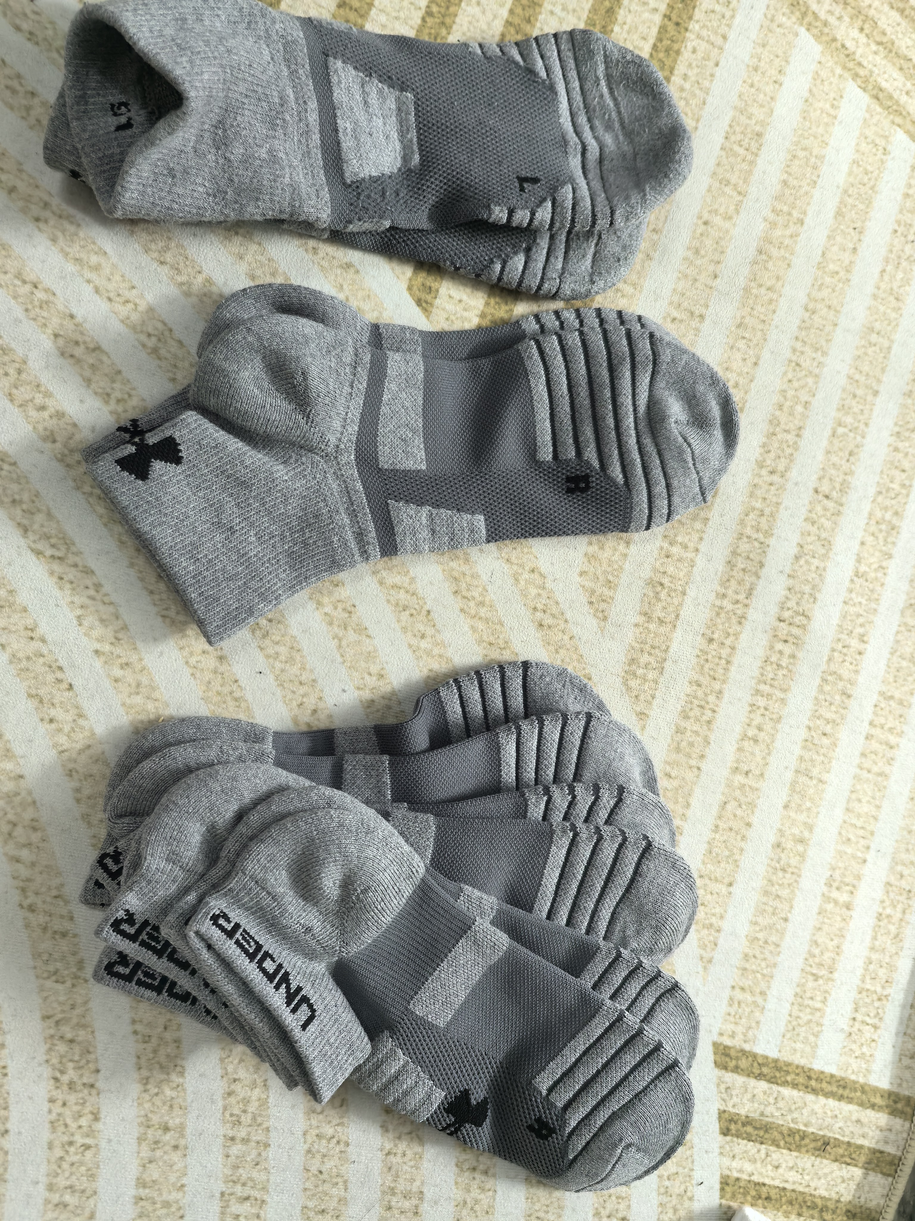 安德玛（Under Armour）短筒运动袜(3双) 短袜跑步骑行羽毛球袜防臭吸汗四季篮球袜灰色L 实拍图