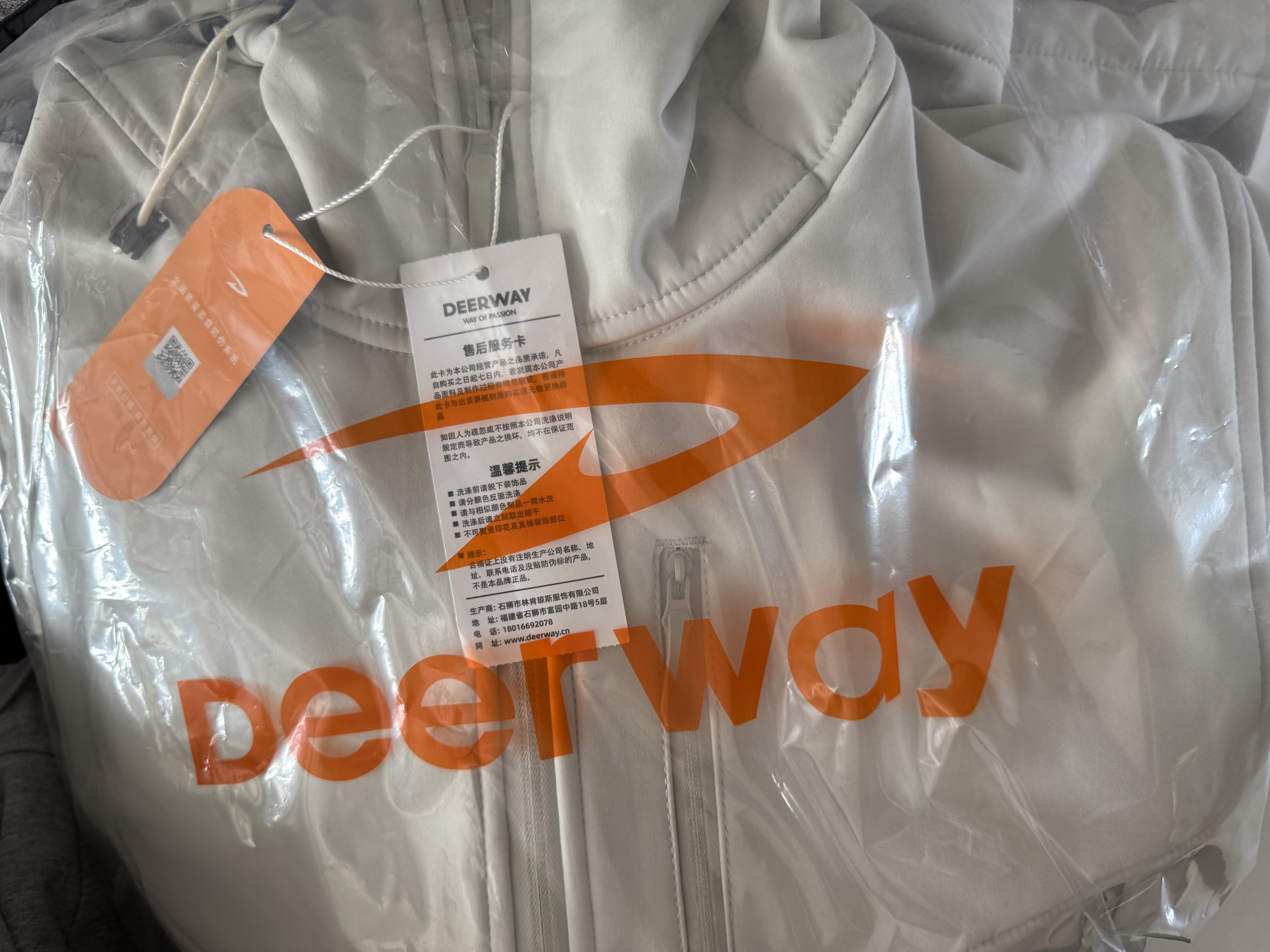 德尔惠（DEERWAY）2026年春季三防软壳冲锋衣外套男女同款情侣款户外百搭防风衣夹克 墨黑 男女同款 3XL 175-190斤 实拍图