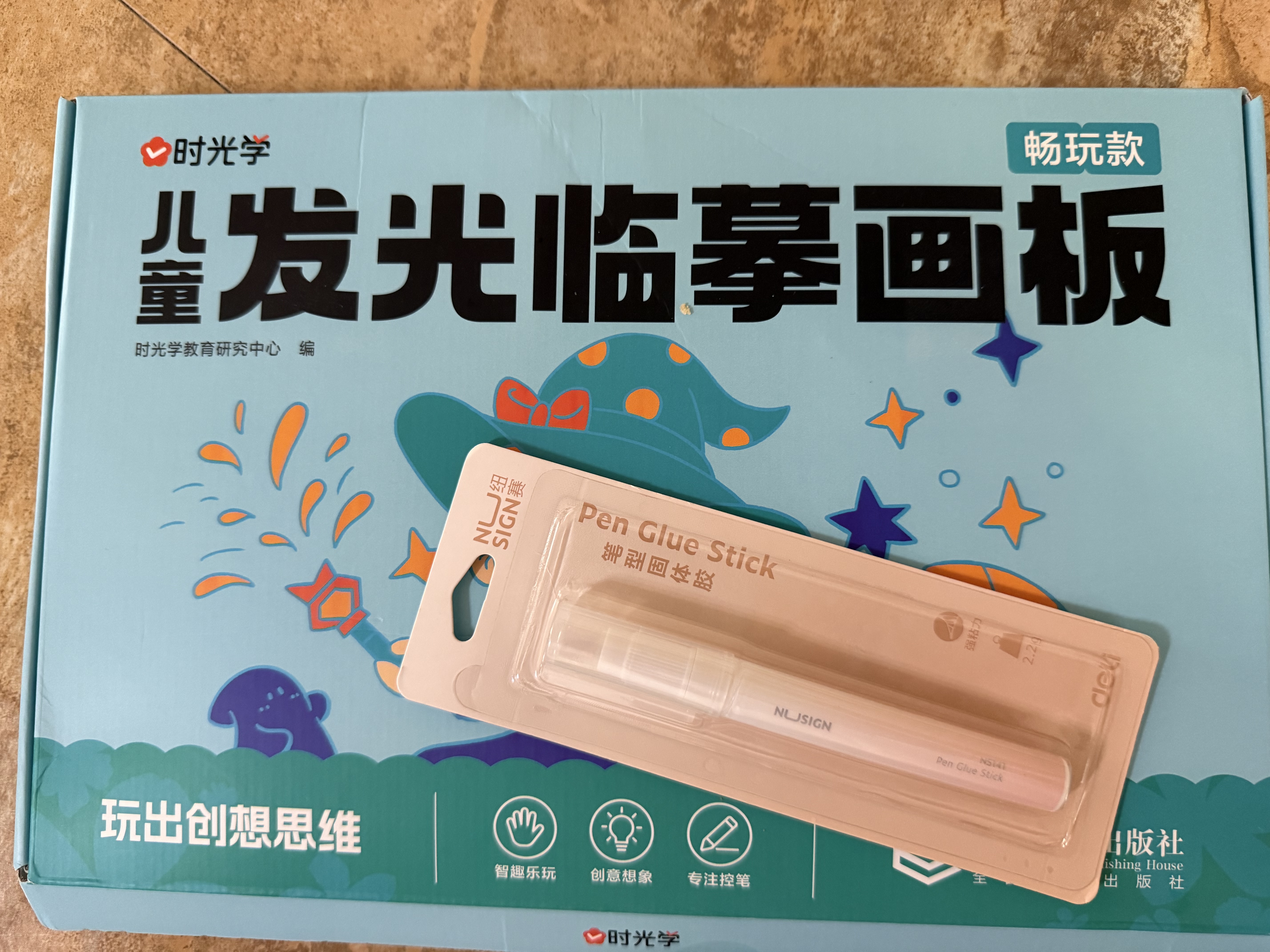 纽赛（NUSIGN）2.2g笔型ACR固体胶棒高粘度 无甲醛儿童手工胶棒 透明果冻胶棒 1支 清露粉NS141 得力旗下高端品牌 实拍图