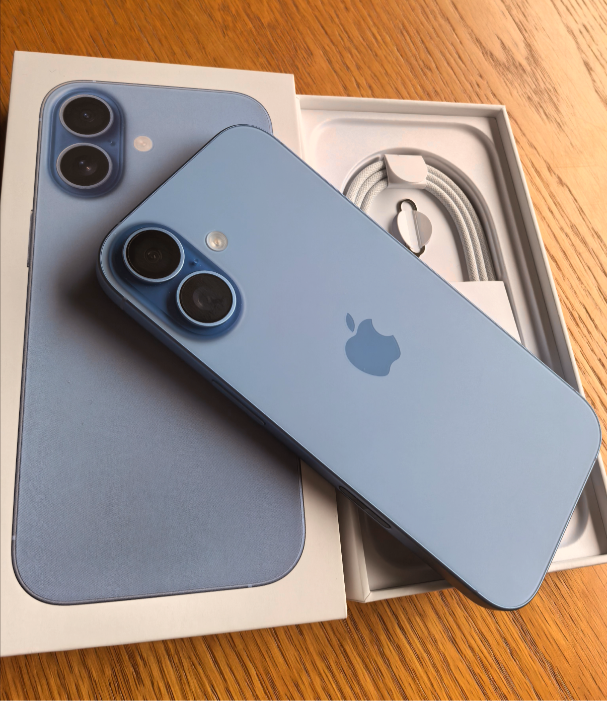 Apple/苹果 iPhone 17 【需当面激活】支持移动联通电信 5G 双卡双待手机 青雾蓝色 256GB 官方标配 实拍图