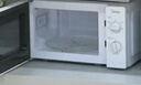 美的（Midea）快捷微波炉 家用小型 360°转盘加热 旋钮操控 易洁内胆（M1-L213B） 实拍图