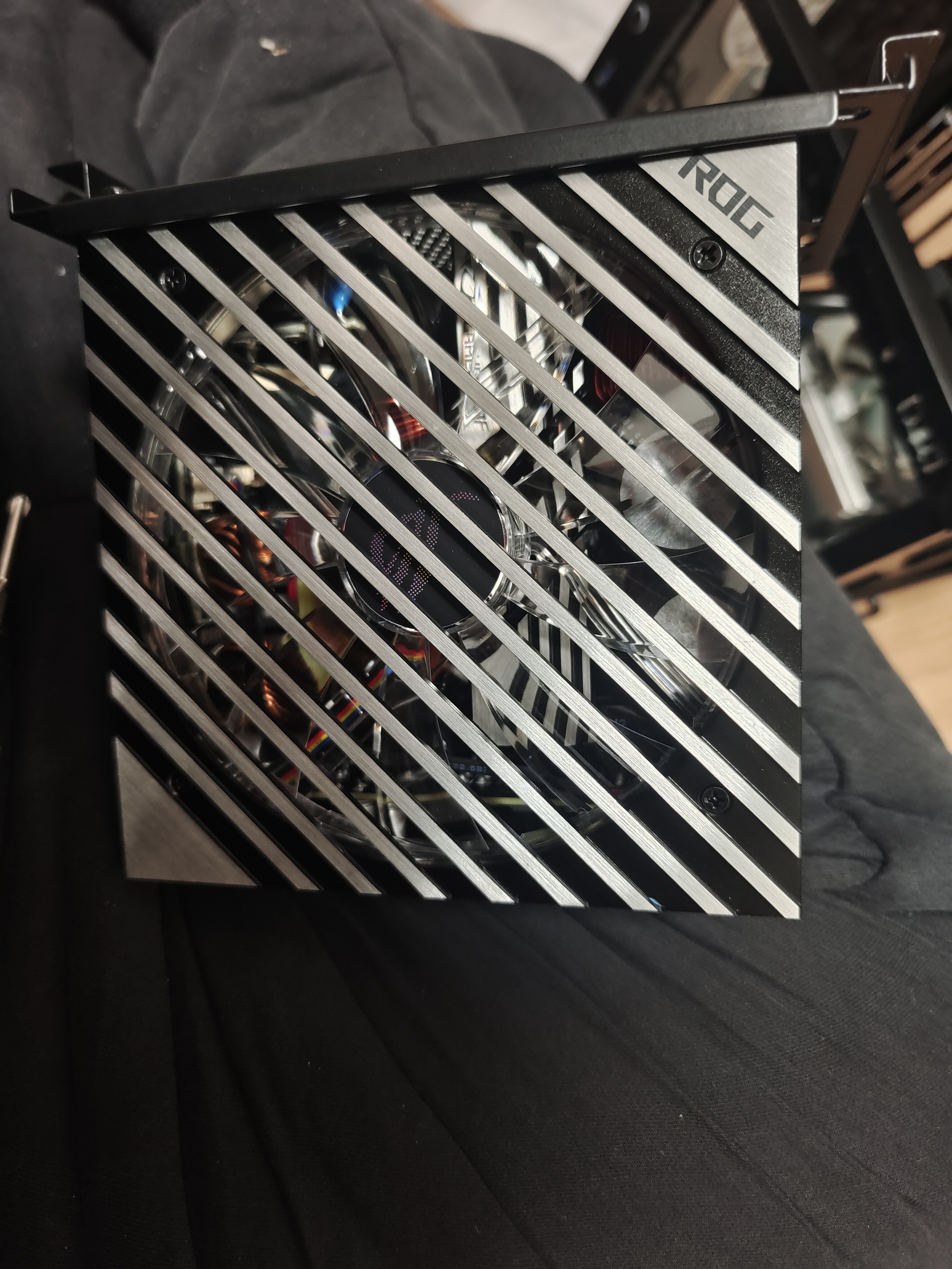 华硕ROG洛基 850W SFX-L ATX3电源/神光同步/日系电容/白金认证/5060显卡支持 LOKI 实拍图