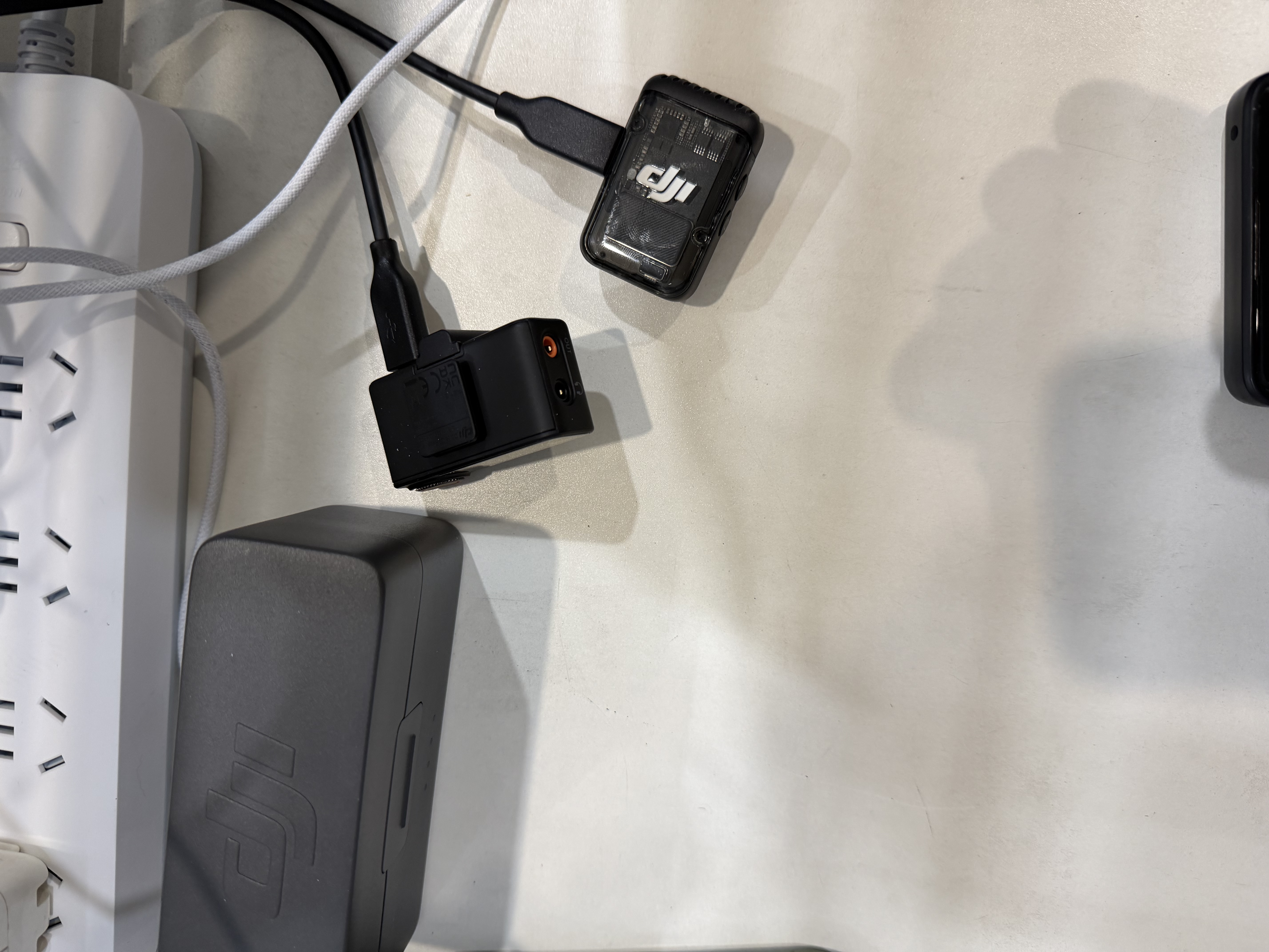 大疆（DJI） MIC 2 无线领夹麦克风一拖二/一拖一直播降噪收音麦 手机相机收音器蓝牙 DJI Mic 2 充电盒 官方标配 实拍图
