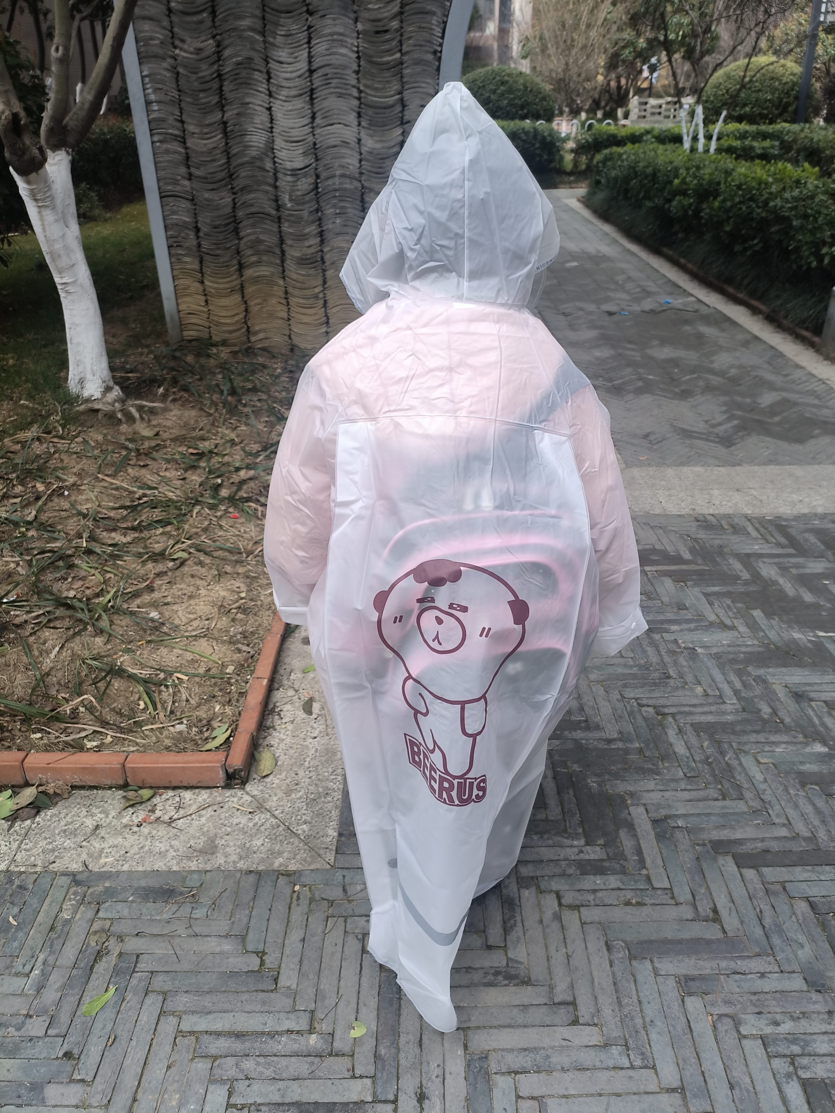 牧萌（moremerry）儿童雨衣男童女童学生全身防水上学带书包位雨披 淘气熊 XL 实拍图