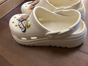 名创优品（MINISO）洞洞鞋女款2025新款eva防滑防臭沙滩鞋增高凉拖鞋女夏季外穿 卡其+卡皮巴拉组合(8个)滴塑 36-37 实拍图