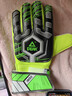匹克守门员手套带护指天然乳胶防滑耐磨减缓冲击成人儿童专业训练门将手套足球手套守门员装备绿色8号 实拍图