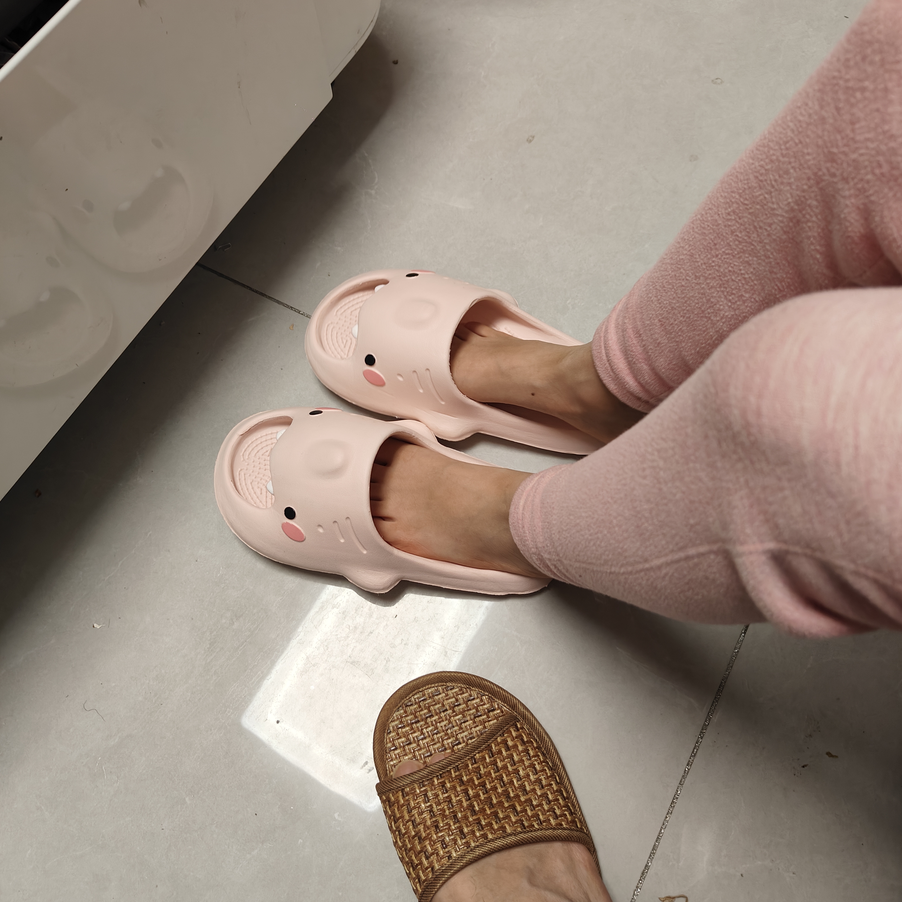 明星同款 高颜值2代萌鲨鱼厚底增高拖鞋防滑户外多巴胺拖鞋女士 粉色【建议拍大一码】 36-37 实拍图