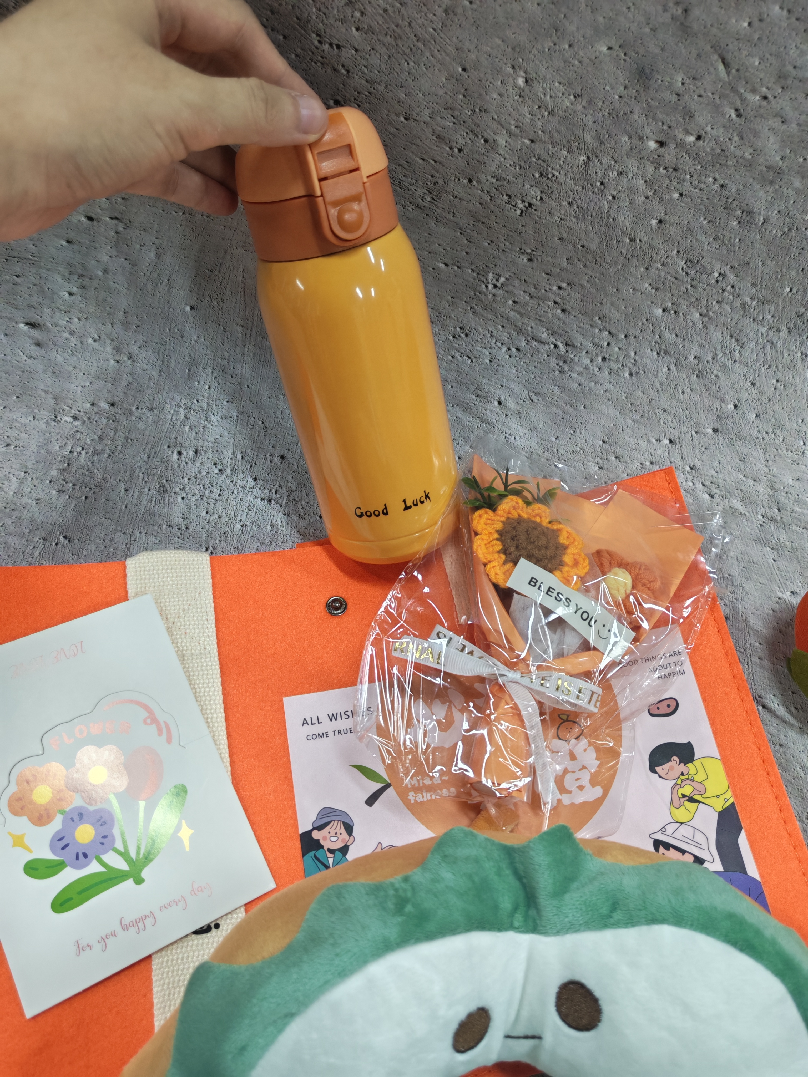 爱奢尔八一退伍纪念品毕业礼物送老师实用的员工礼品保温水杯子伴手礼盒 阿尔勒夏园高颜值套装【保温杯+艾草锤雨伞+花束贺卡】 高级走心周年庆纪念品定制适合给男女生幼儿园教师高档 实拍图