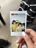 富士（FUJIFILM）instax  mini12 一次成像 立拍立得相机 mini12 绣球蓝 套餐四（官方标配+水晶壳+肩带+白边相纸10张） 实拍图