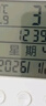 德力西电气（DELIXI ELECTRIC）家用室内温度计带笑脸婴儿房闹钟计时电子数显温湿度计温度表 实拍图