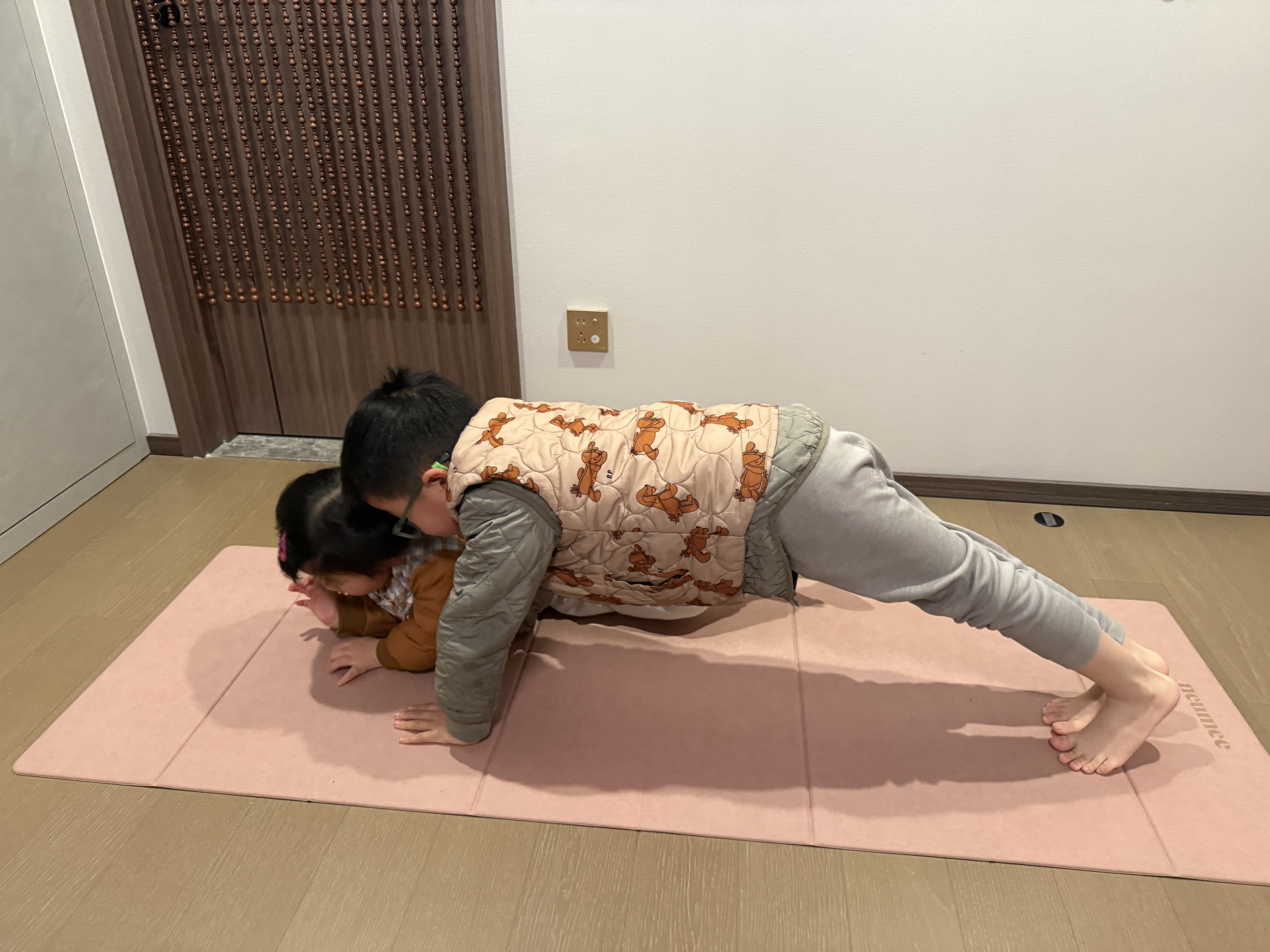 neumee可折叠便携瑜伽垫防滑减震静音家用环保地垫女士粉色运动垫礼物 实拍图