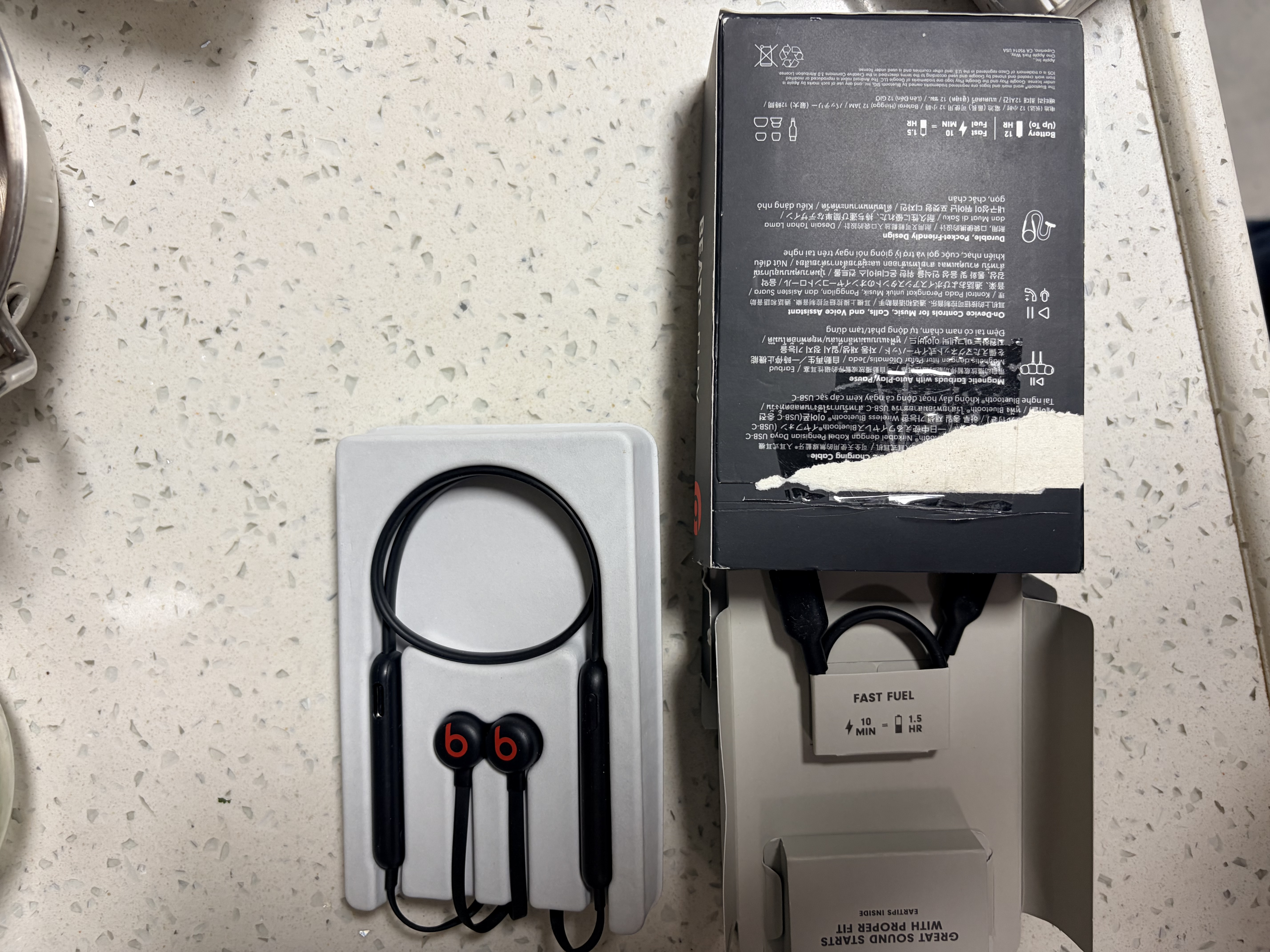 【99成新】beats Beats Flex 蓝牙无线 入耳式手机耳机 颈挂式耳机 带麦可通话 Beats 经典黑红   实拍图