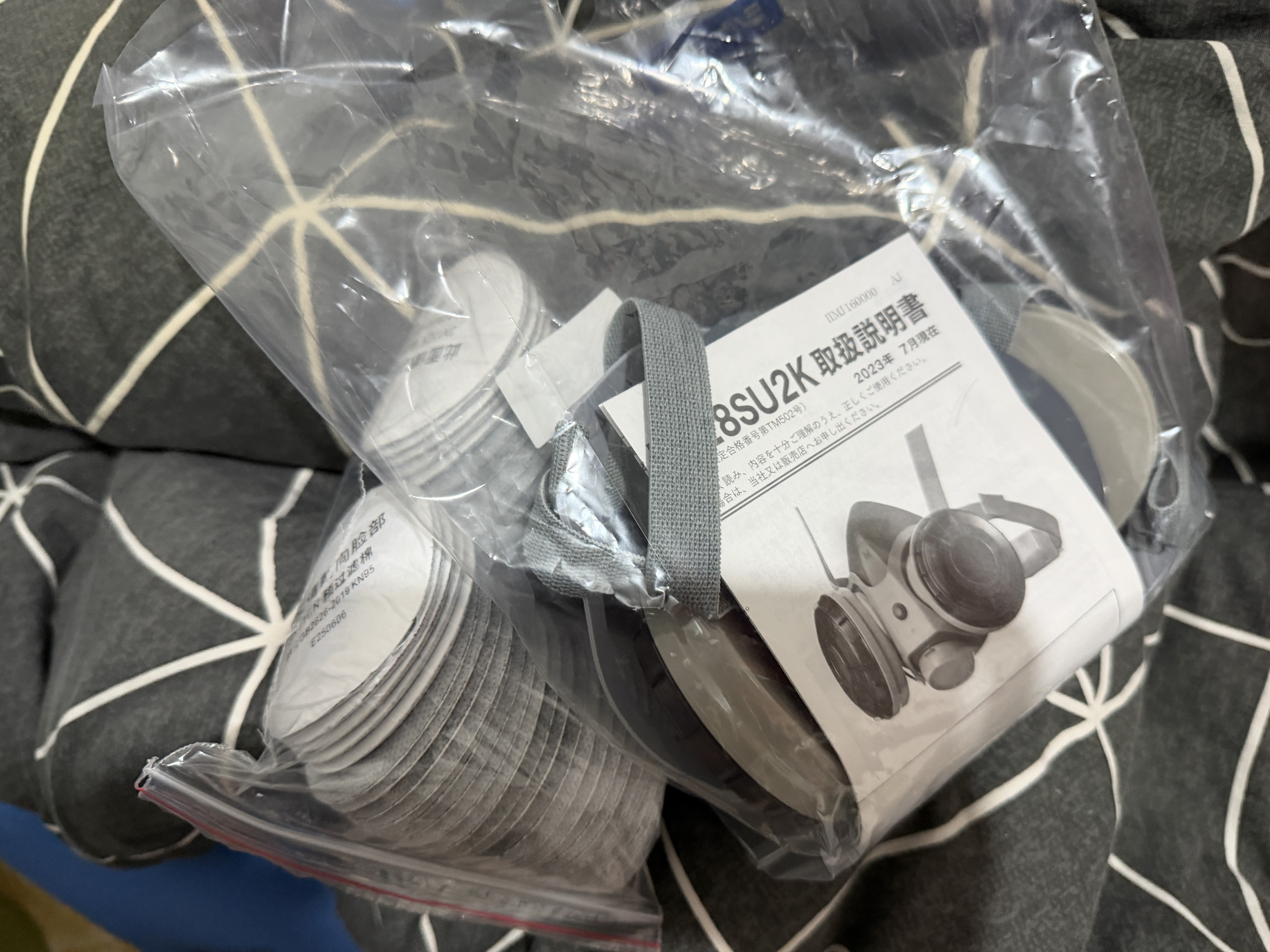 日本重松防尘口罩 防工业粉尘面具DR28SU2K打磨煤矿呼吸面罩U2W煤矿井下船厂电焊防烟尘面罩 U2K面罩塑料头带+200片KN95炭棉+滤芯2个 实拍图