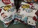 盼盼Hello-kitty麦香鸡味块 膨化食品童年多口味办公室解馋休闲小零食 麦香鸡味块（巧克力味）55g*6袋 实拍图