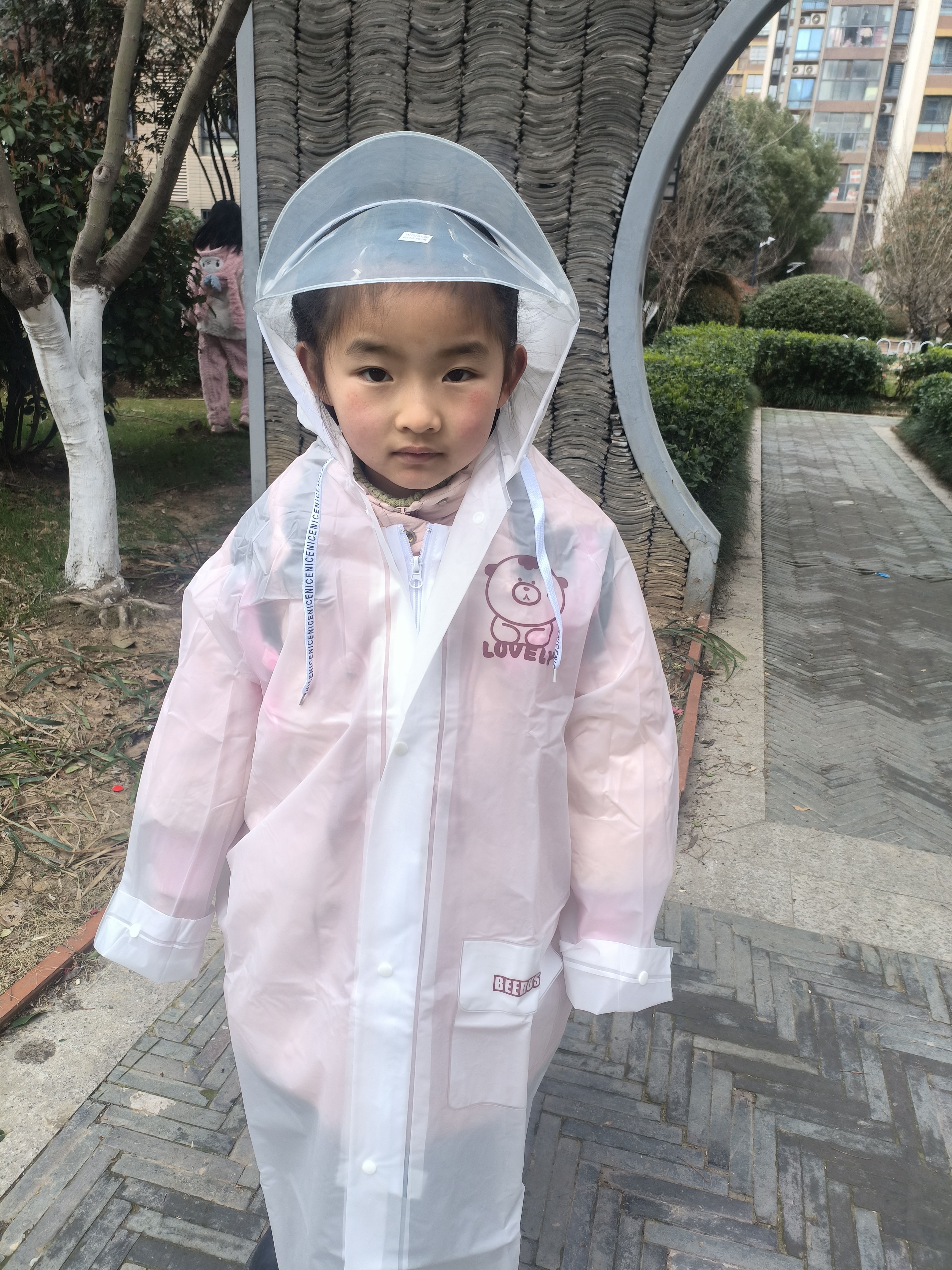 牧萌（moremerry）儿童雨衣男童女童学生全身防水上学带书包位雨披 淘气熊 XL 实拍图