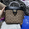 COACH蔻驰女包奢侈品大牌轻奢女士小号手提包盒子包 棕黄色拼黑色CBQ35IMQRX 实拍图