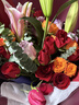 艾斯维娜鲜花速递向日葵混搭花束生日礼物全国同城配送 19朵红玫瑰百合混搭花束 实拍图