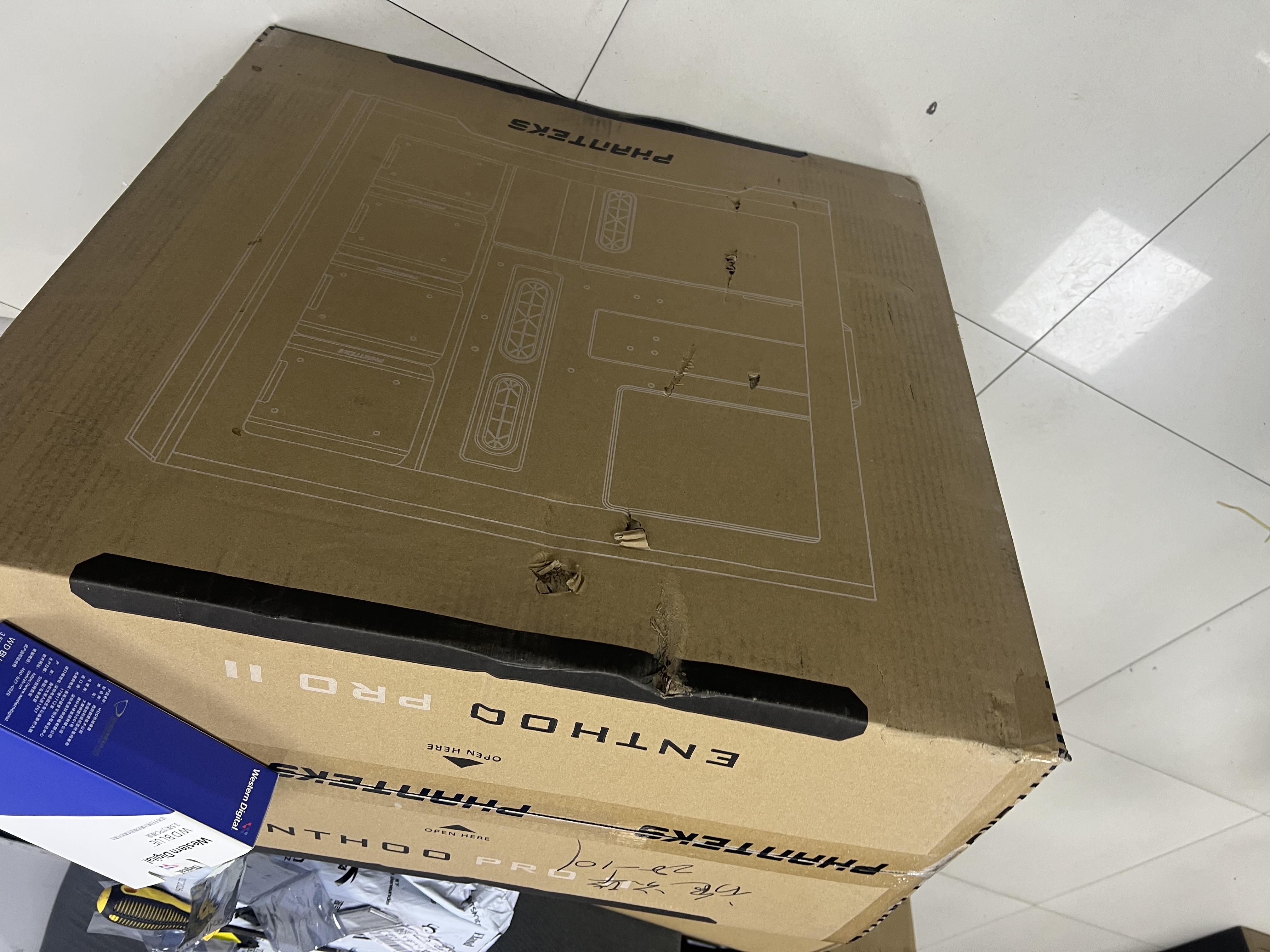 追风者（PHANTEKS）620PC 双路服务器AI工作站电脑机箱(Nas多硬盘位/SSI-EEB主板/双电源/5090/深度学习) 实拍图