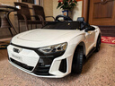 星辰皓奥迪儿童电动车四驱汽车遥控四轮宝宝玩具车可坐人童车RSGT 白色+四驱+遥控+摇摆+皮座+软轮 实拍图