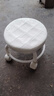 【京喜甄选】椅子万向轮美缝凳子带轮旋转擦地矮凳美甲修脚凳滑轮 儿童凳-米白色款 实拍图