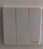 施耐德电气 四开单控开关面板 86型墙壁电源开关插座面板 皓呈系列 奶油白色 实拍图