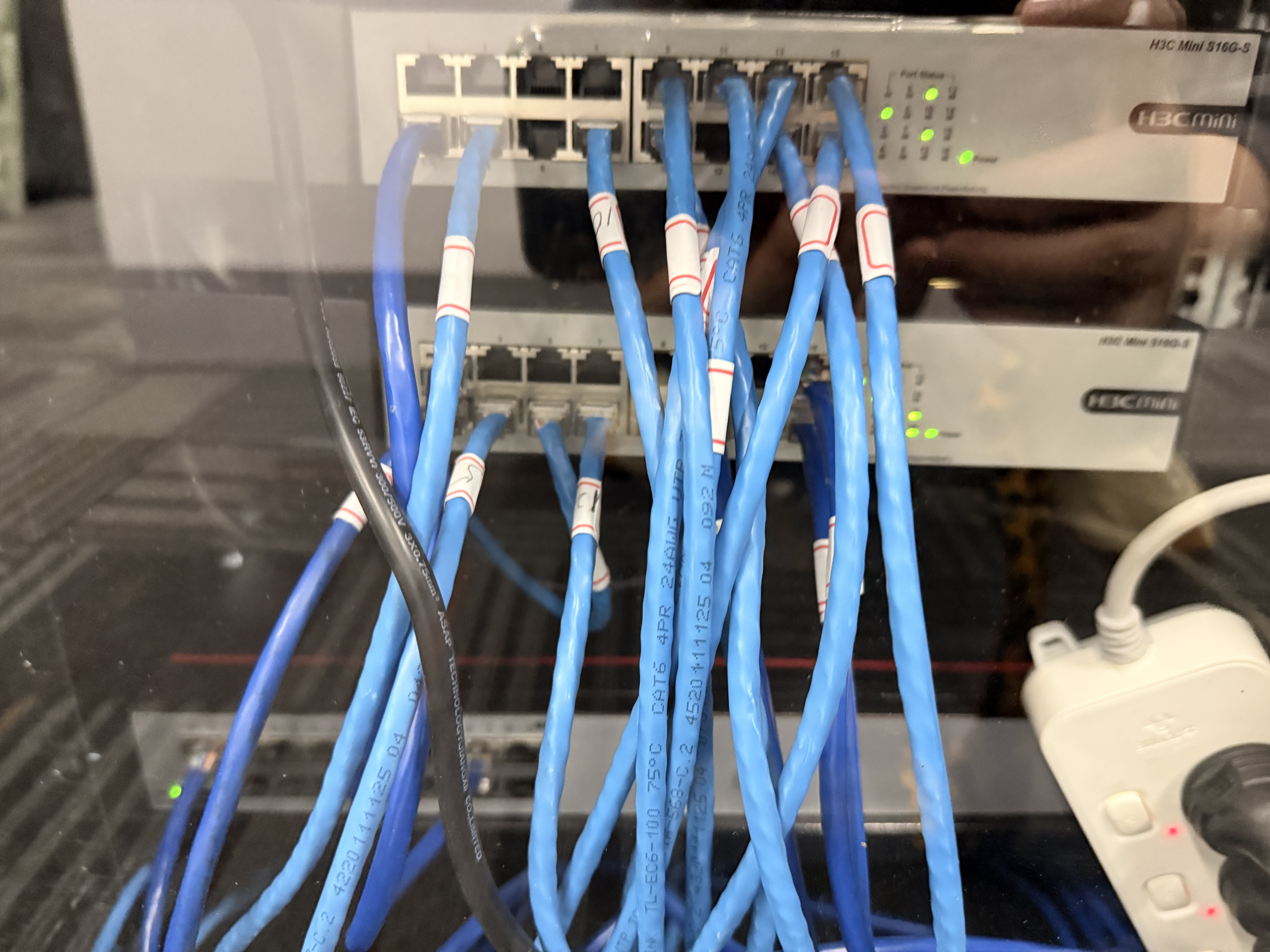 华腾亿州 ML6409S 网络机柜 墙柜交换机弱电监控功放商用9U壁挂小机柜 9U散装款高450*宽530*深400 黑色 实拍图