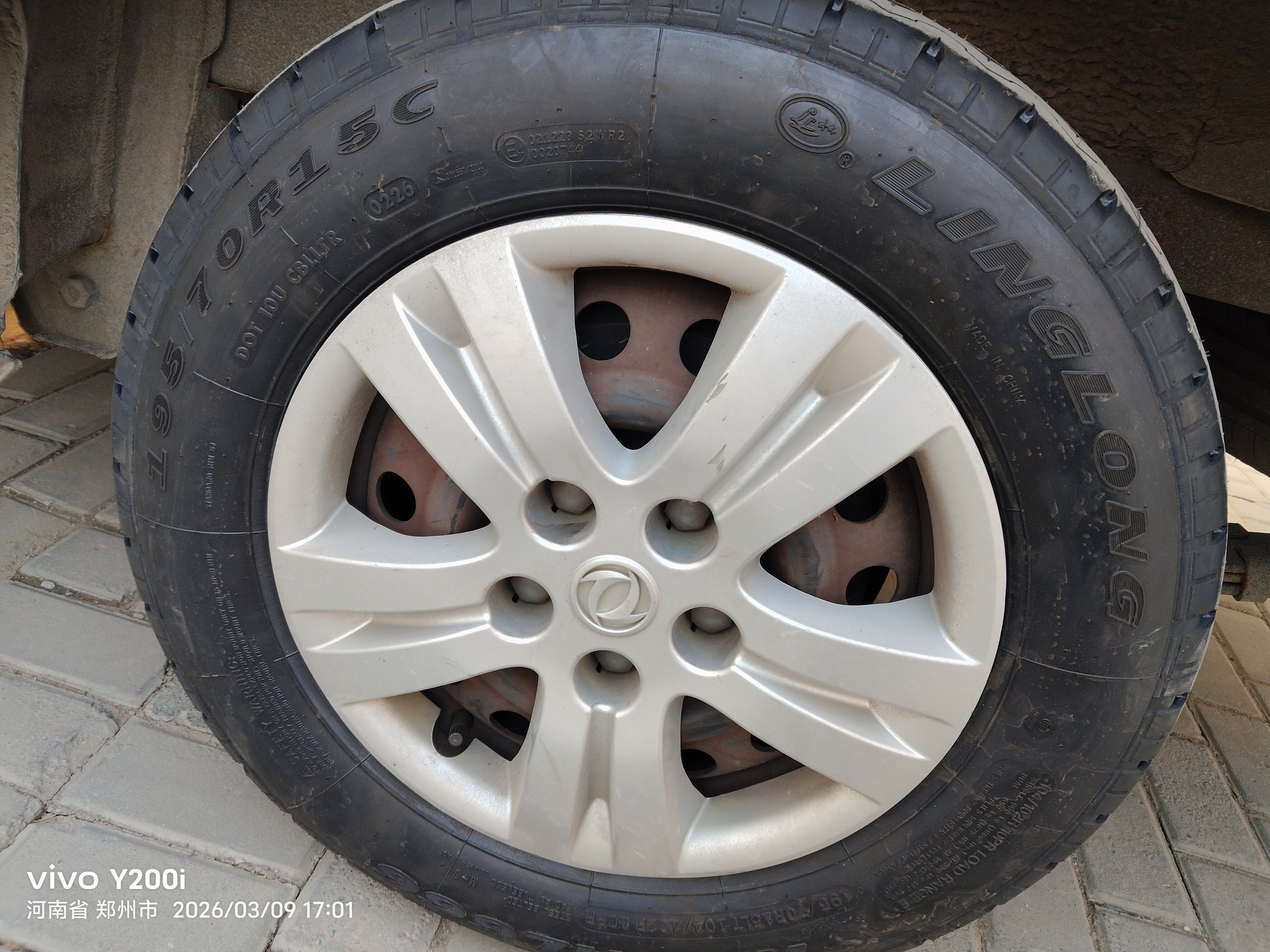 玲珑轮胎轻卡轮胎195/70R15C/LT 104/102R RADIAL666 实拍图
