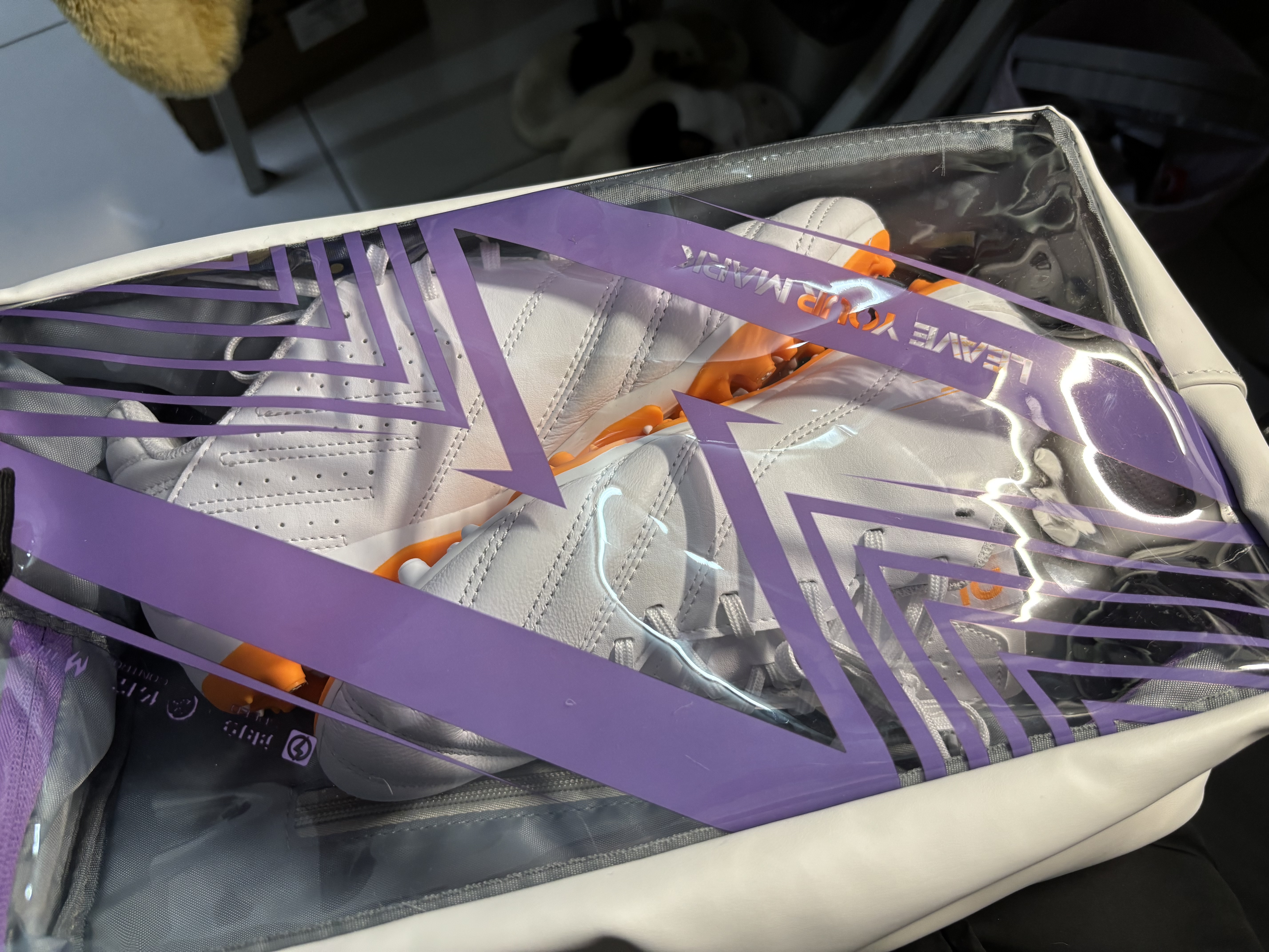 卡尔美（KELME）足球训练大容量斜挎包大学生大空间可装足球鞋装备包 白色 均码  实拍图
